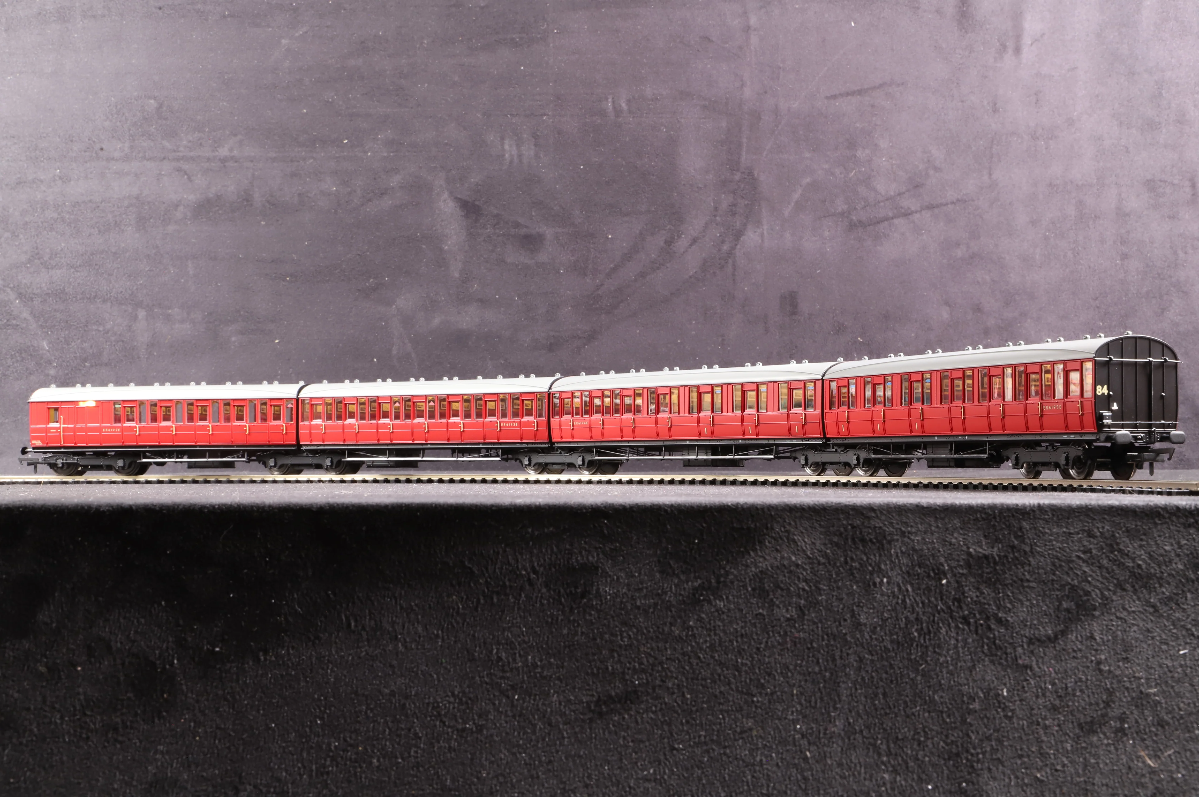 Clark Railworks OO Gauge C2002B Quad Art Set No. 84, BR Crimson - Image 5