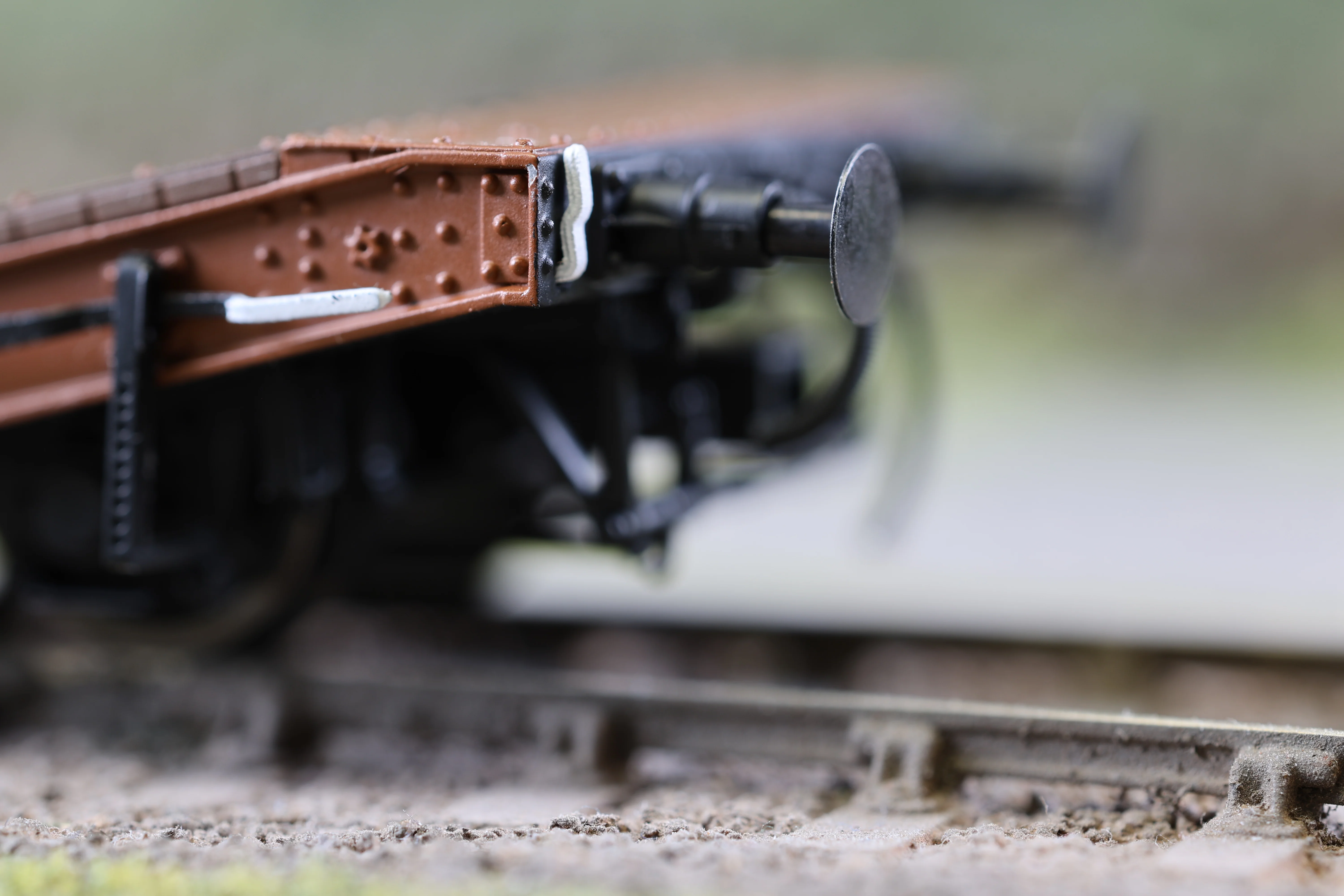 Clark Railworks OO Gauge C3001A 25T Lowmac '260868', LNER Red Oxide - Image 6
