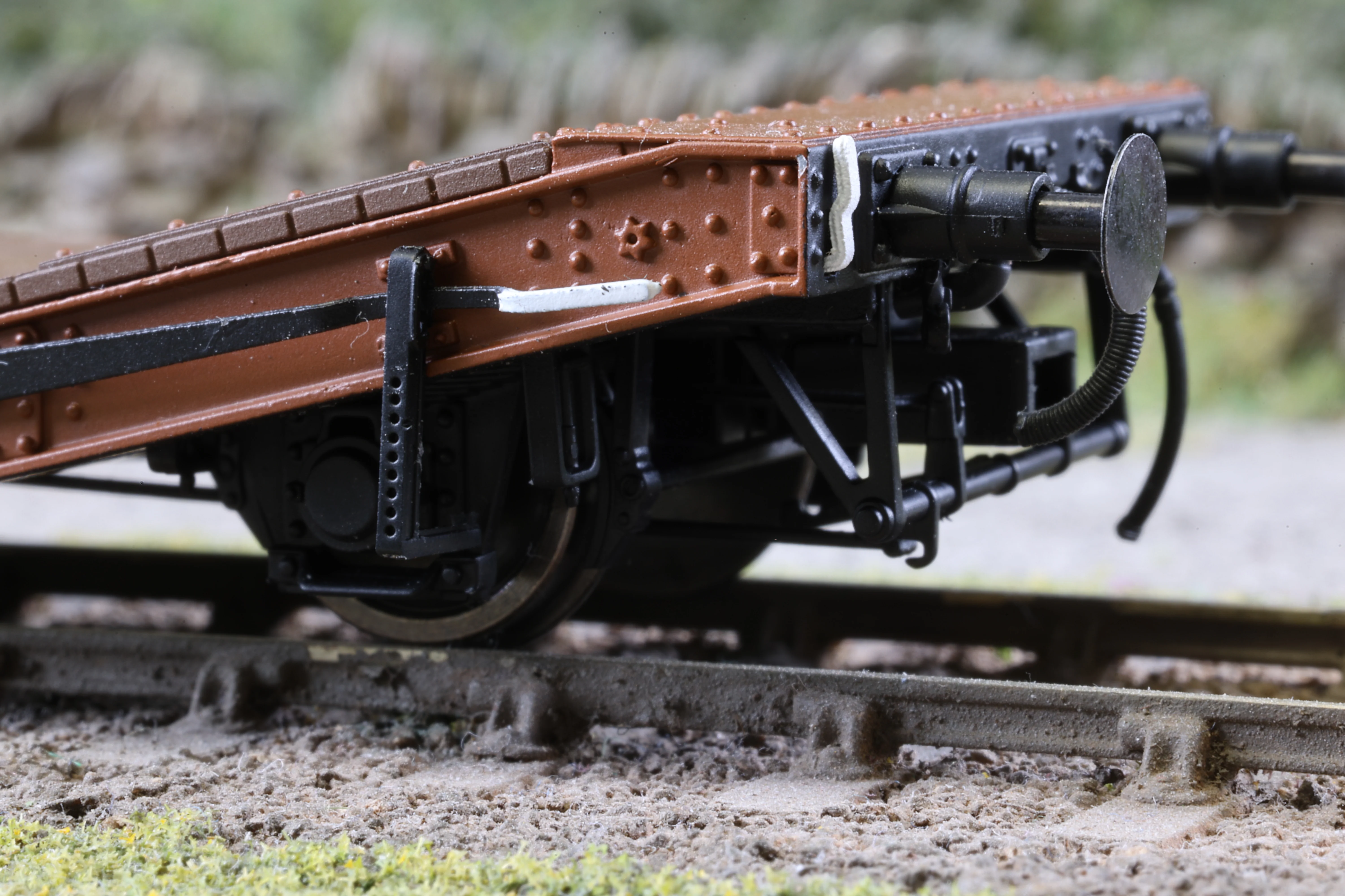 Clark Railworks OO Gauge C3001A 25T Lowmac '260868', LNER Red Oxide - Image 8