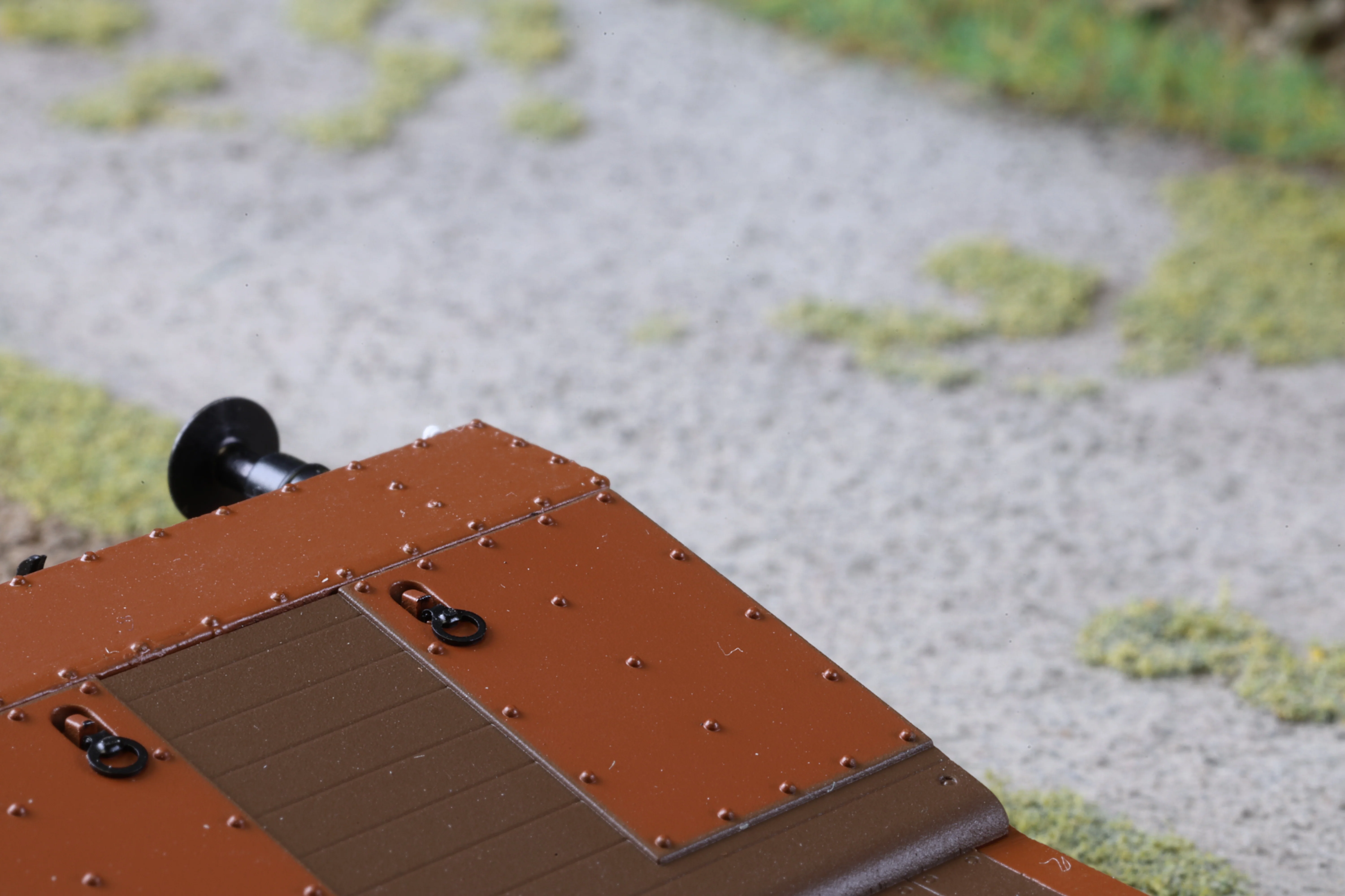 Clark Railworks OO Gauge C3005A 25T Lowmac 'DE260861', BR Bauxite, Preserved - Image 11