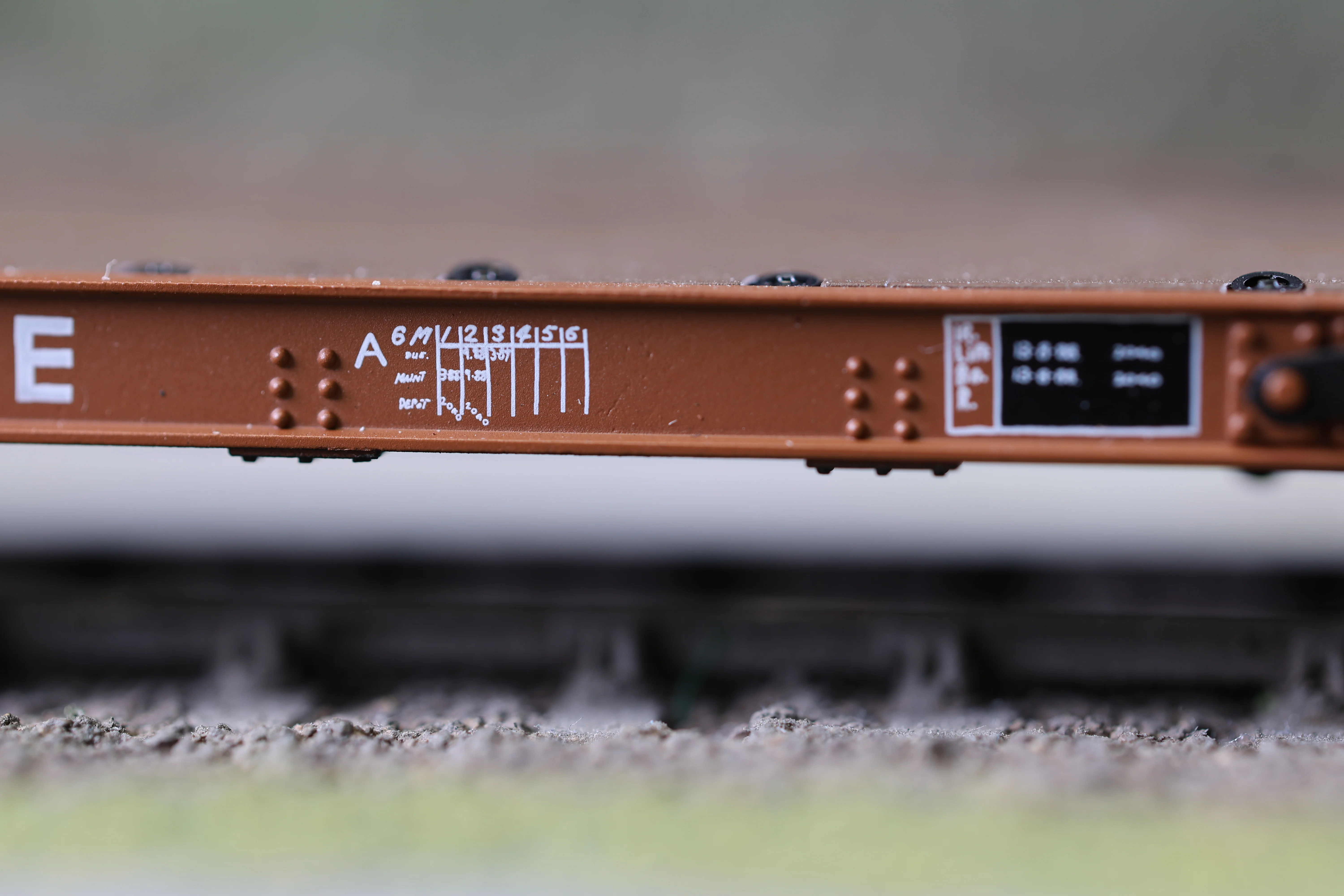 Clark Railworks OO Gauge C3008A 25T Lowmac 'ADB904531', BR Engineers Grey - Image 3