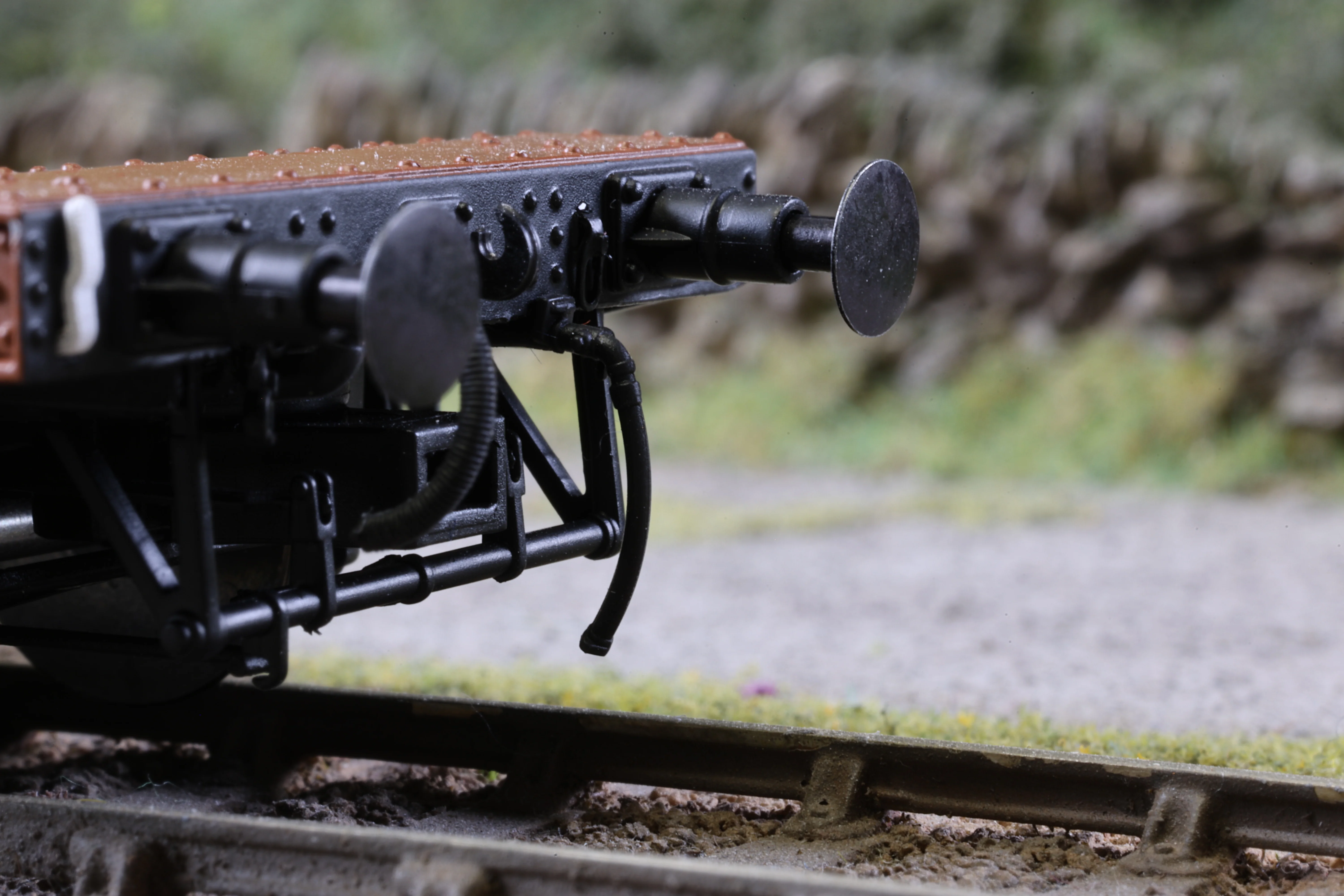 Clark Railworks OO Gauge C3008A 25T Lowmac 'ADB904531', BR Engineers Grey - Image 9