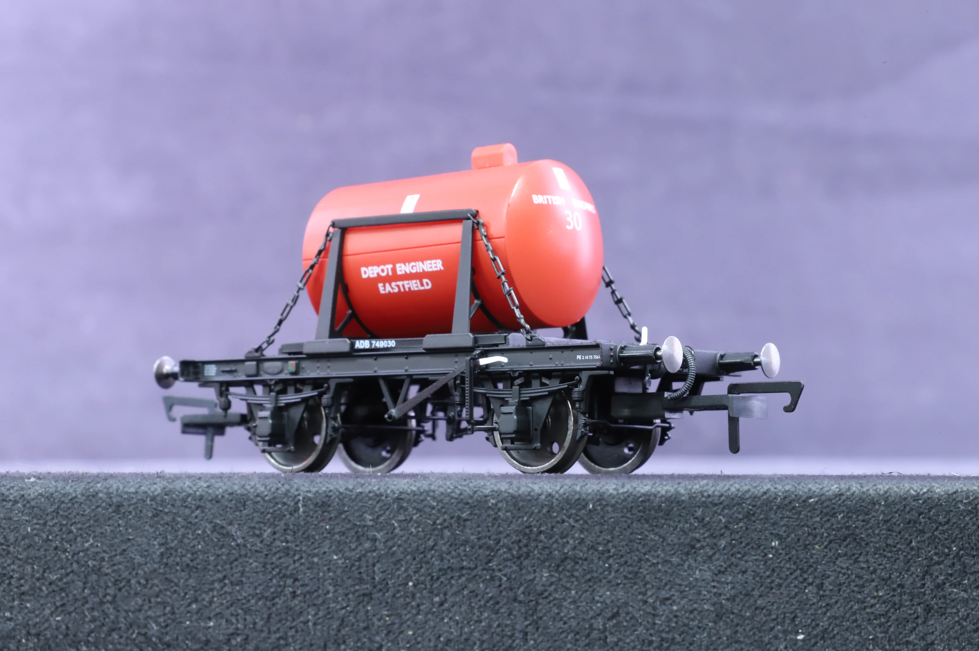 Clark Railworks OO Gauge C3024 Demountable Tank Wagon 'ADB749030', British Railways/Eastfield - Image 4