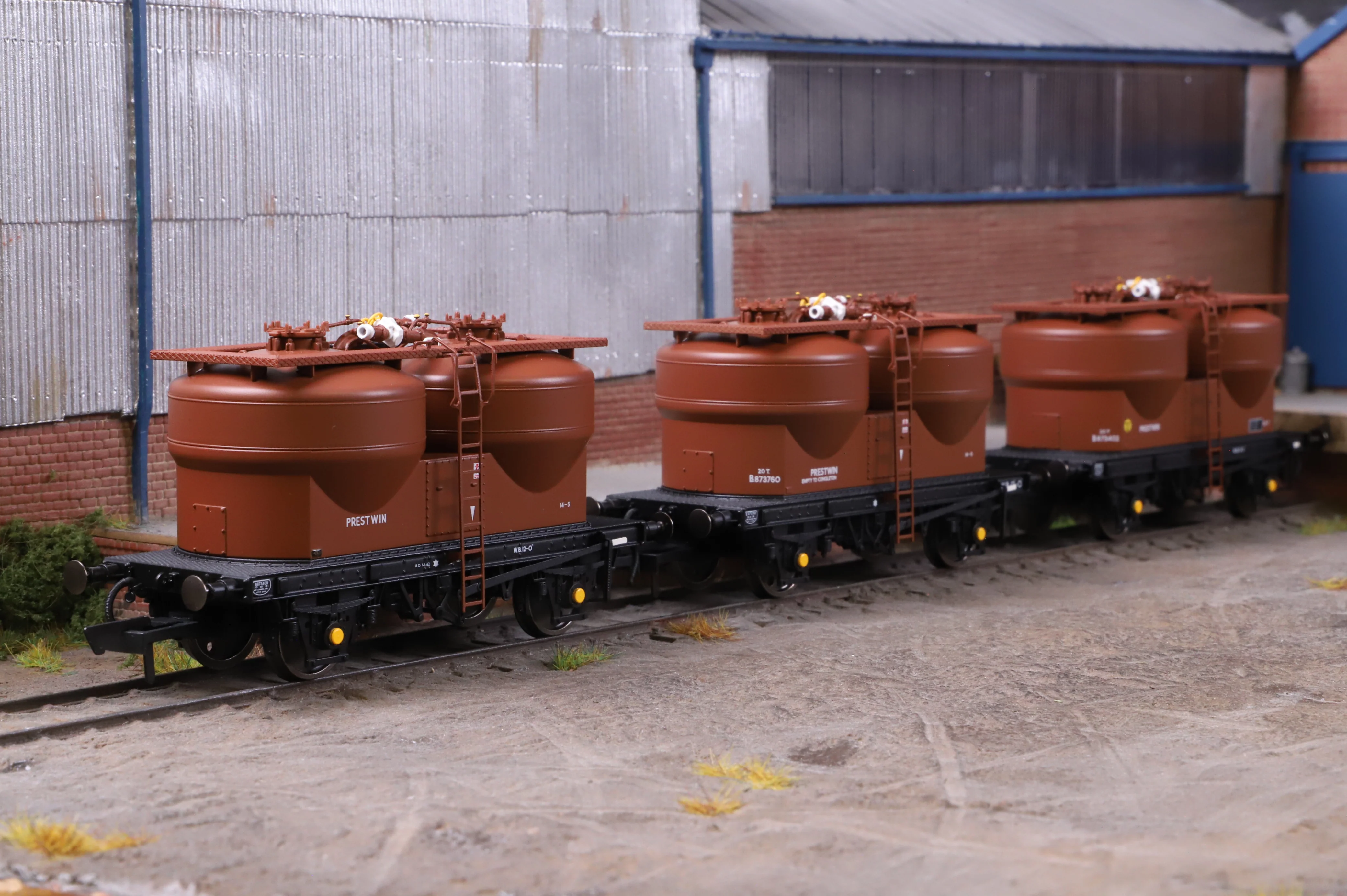 Clark Railworks OO Gauge C3041 BR Bauxite Prestwin Wagons (3-Pcs), B873400, B873402 & B873760 (Pre-TOPS) - Image 2