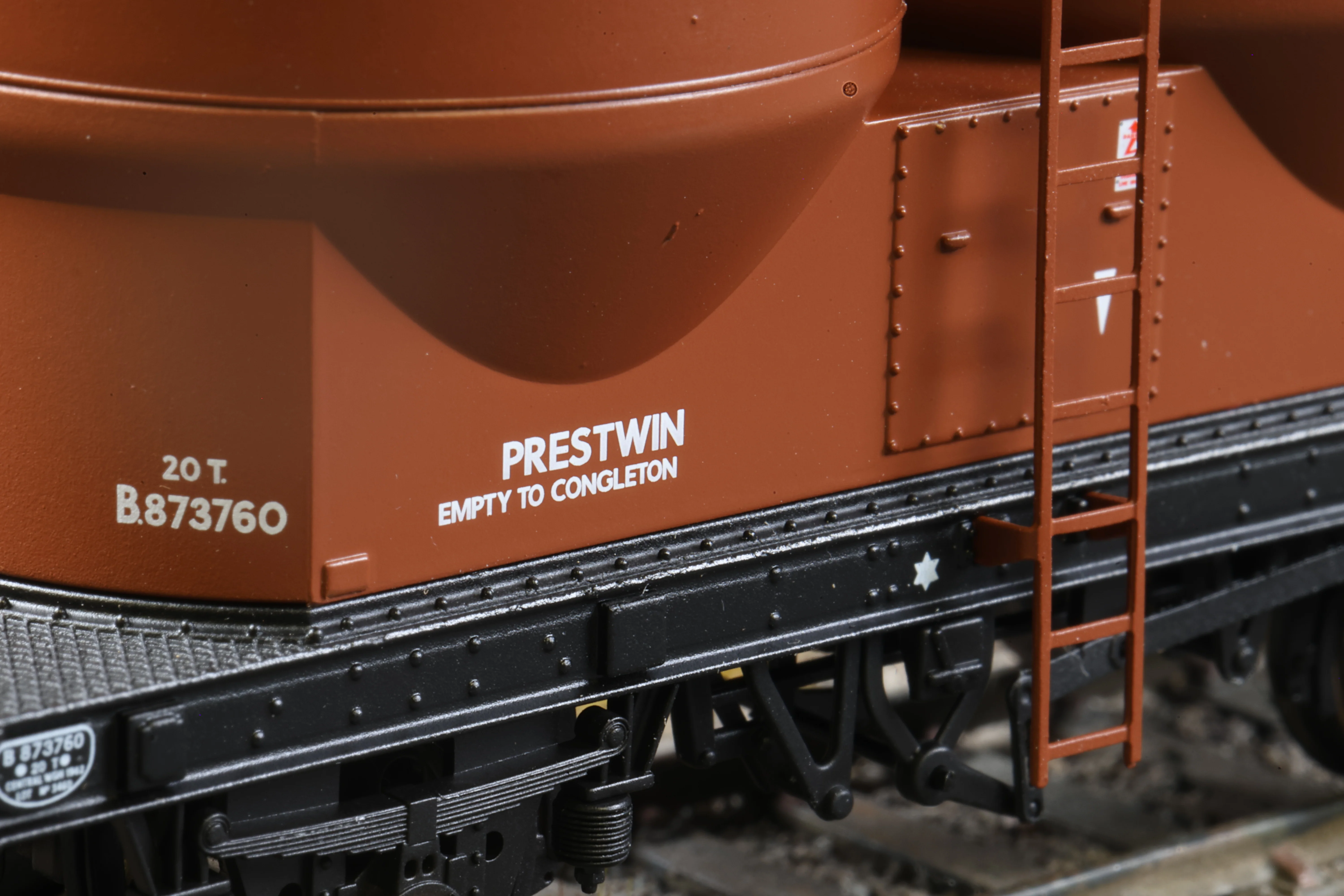 Clark Railworks OO Gauge C3041 BR Bauxite Prestwin Wagons (3-Pcs), B873400, B873402 & B873760 (Pre-TOPS) - Image 3
