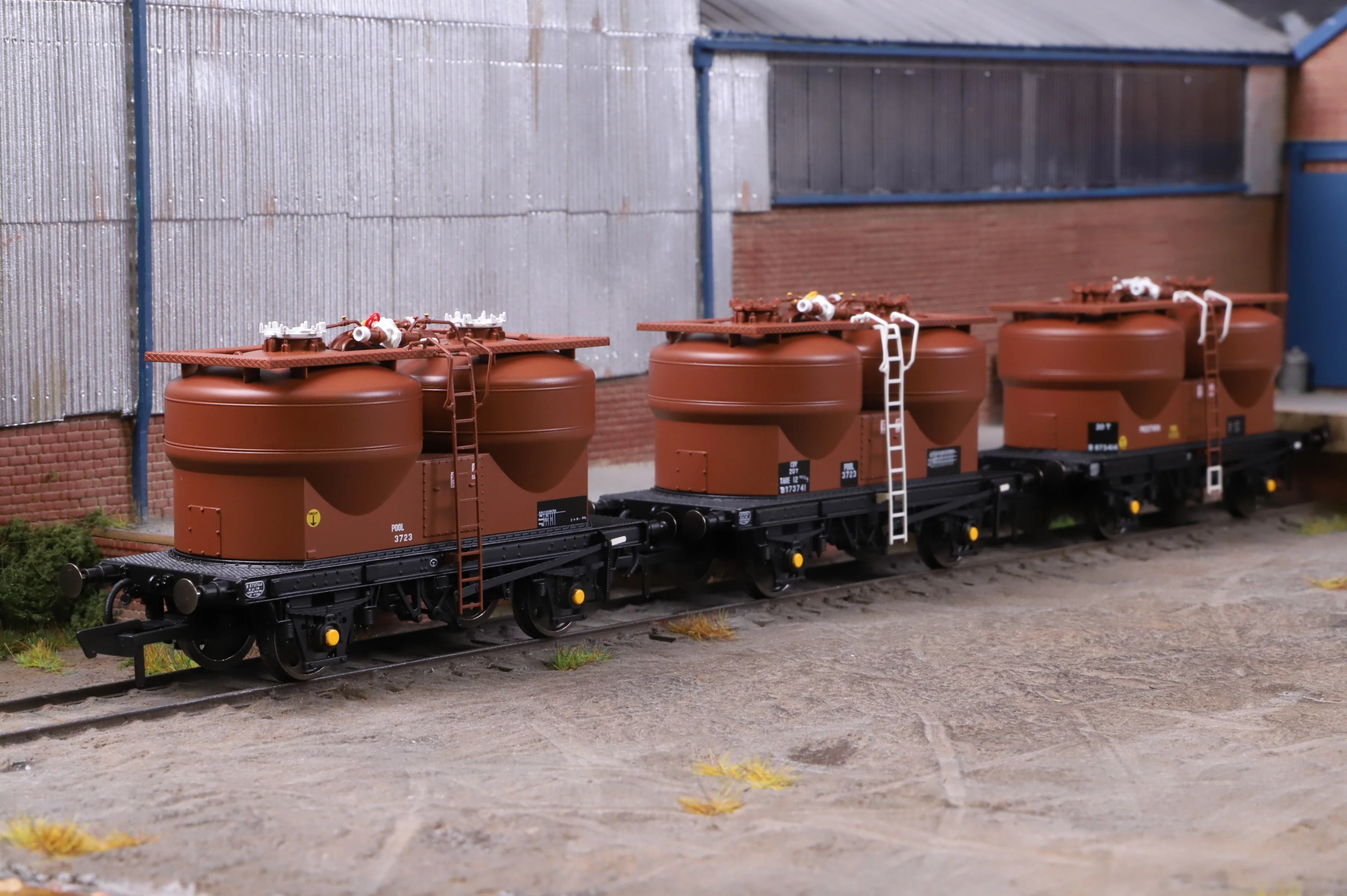 Clark Railworks OO Gauge C3042 BR Bauxite Prestwin Wagons (3-Pcs), B873414, B873741 & B873744 (TOPS) - Image 2