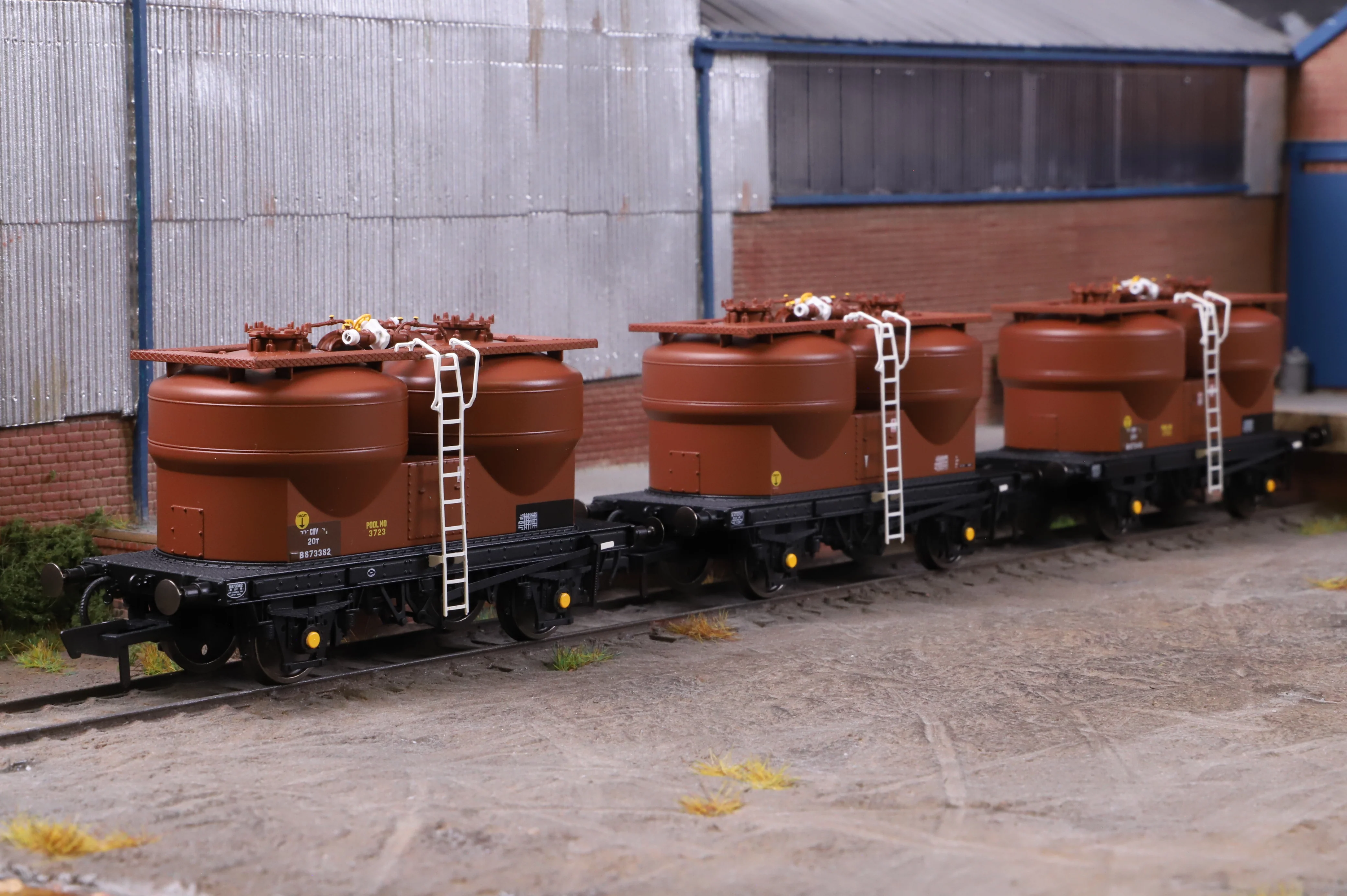 Clark Railworks OO Gauge C3042A BR Bauxite Prestwin Wagons (3-Pcs), B873382, B873410 & B873759 (TOPS) - Image 2