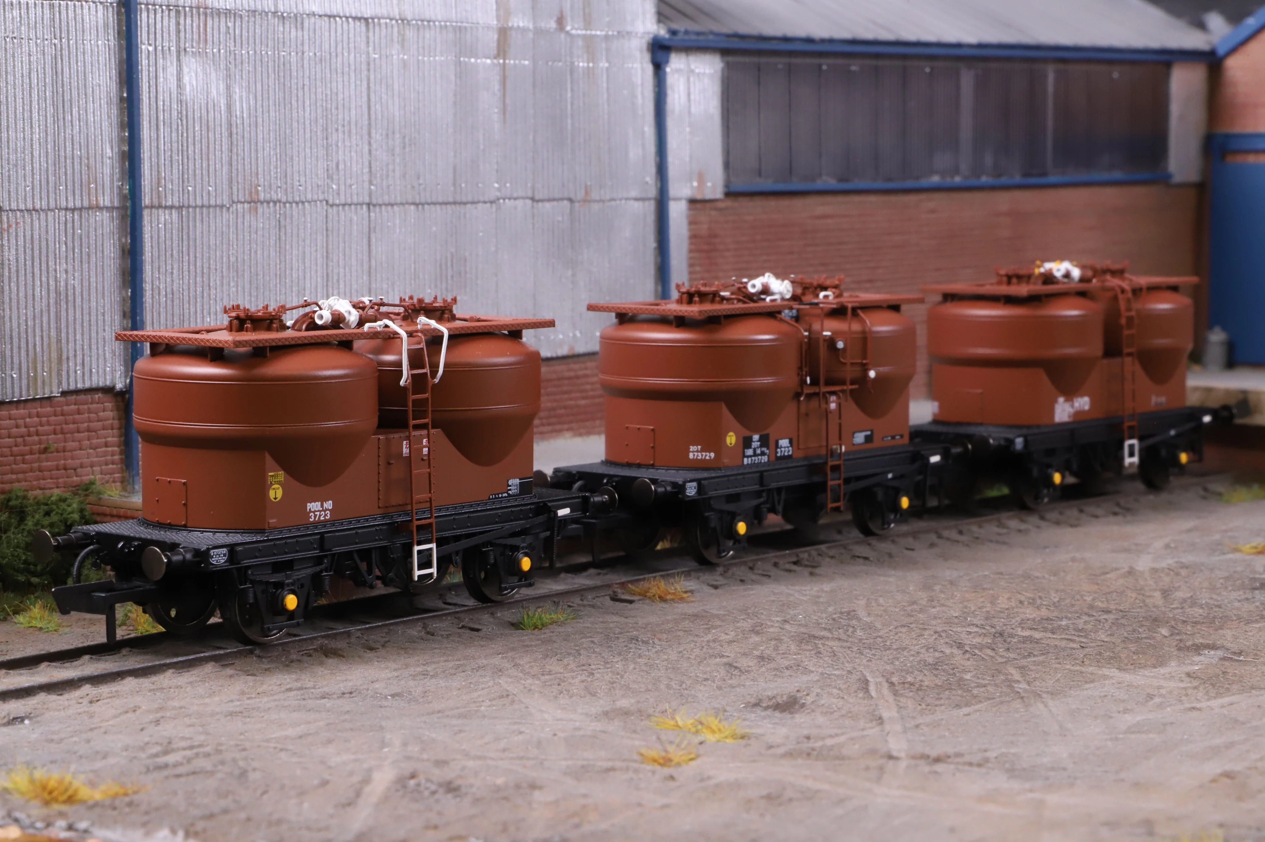 Clark Railworks OO Gauge C3042C BR Bauxite Prestwin Wagons (3-Pcs), B873393, B873729 & B873758 (TOPS) - Image 2