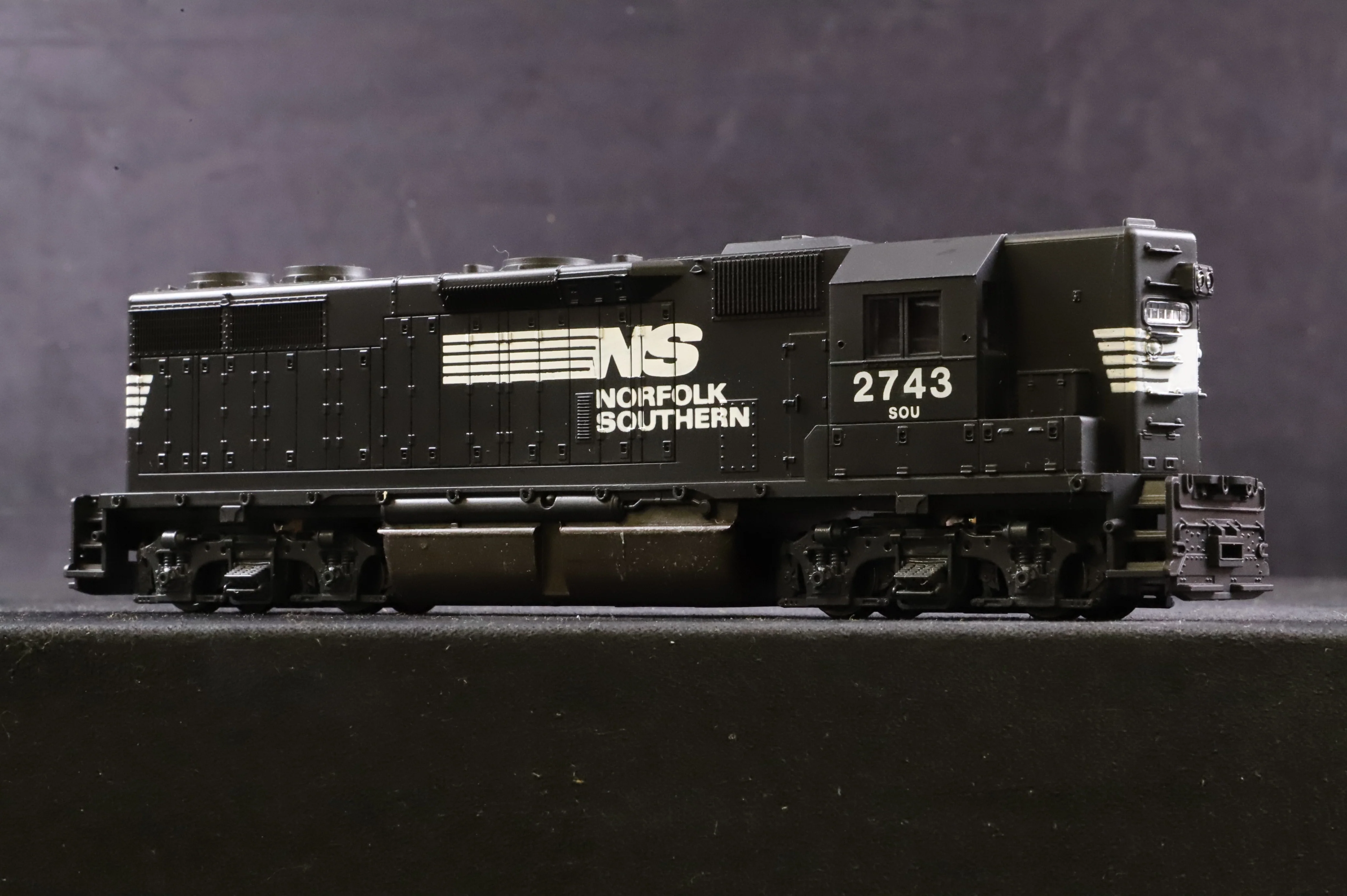 Con-Cor HO 0015-003002 EMD GP-38 Hi-Nose No.2743 in Norfolk Southern Black - Image 5