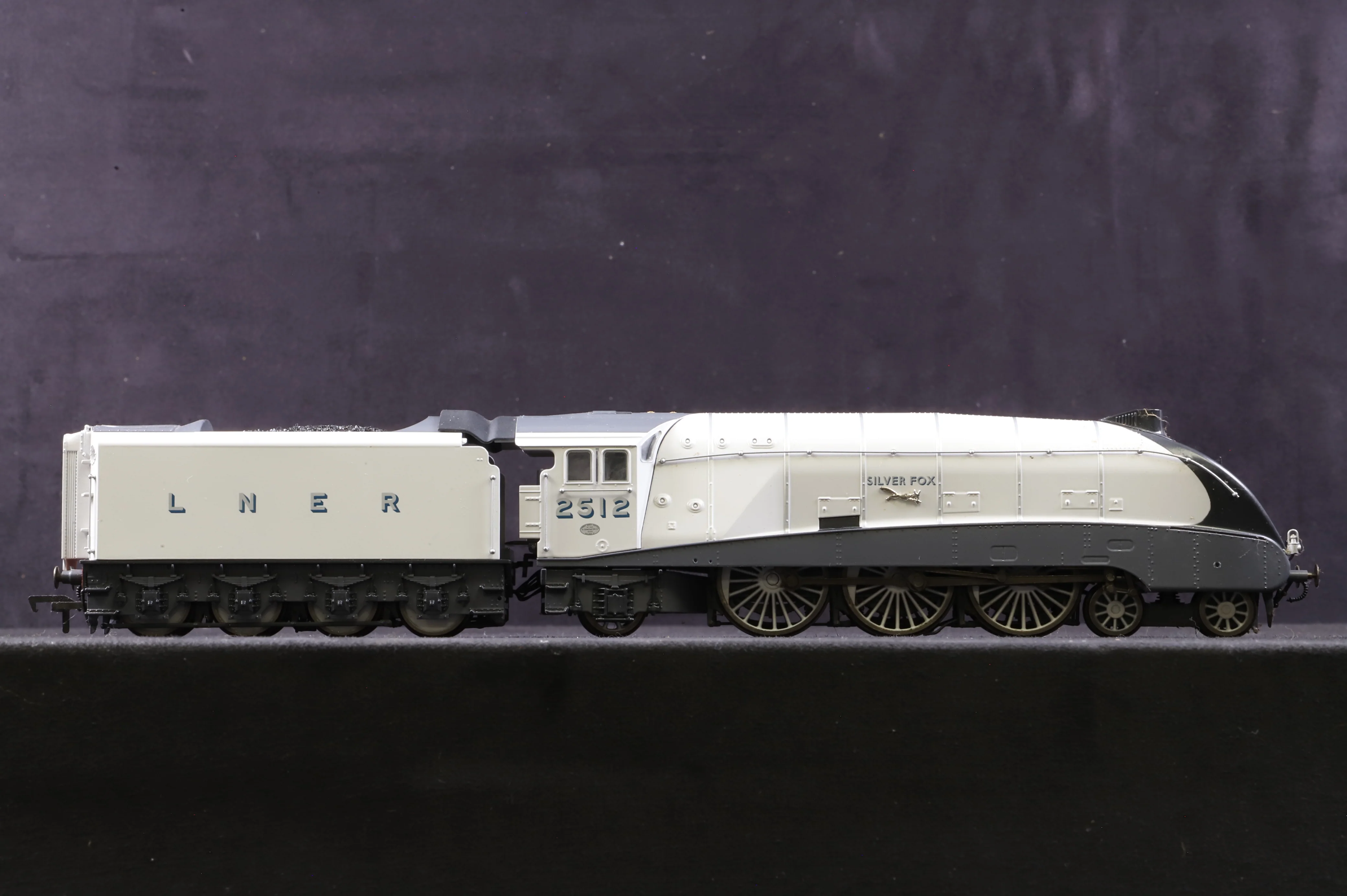 Dapol Black Label OO BL-001-005 Class A4 '2512' 'Silver Fox' LNER Silver DCC Sound & Smoke - Image 2