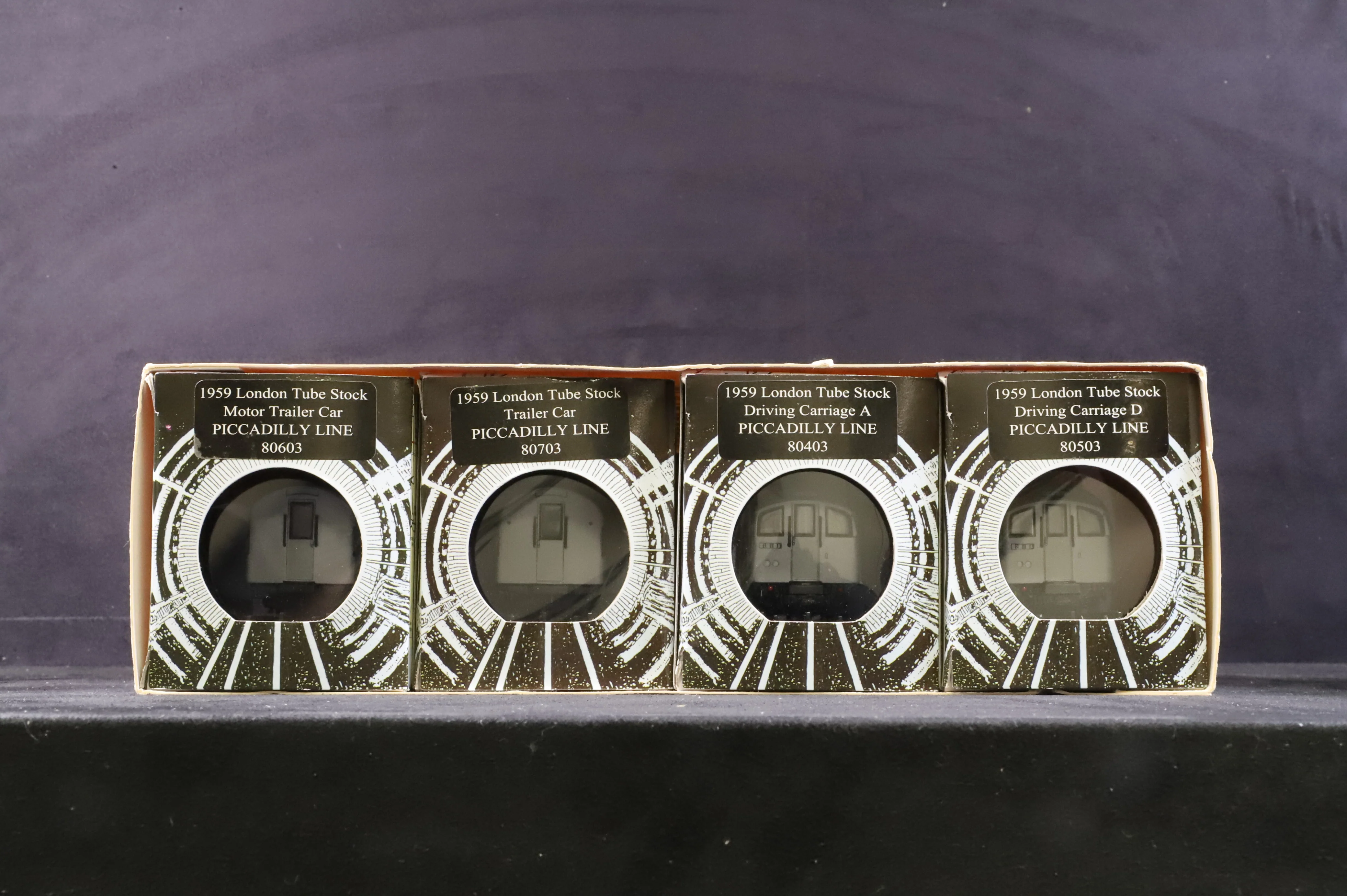 Exclusive First Editions/Gilbow 1:76 Static Model 1959 Piccadilly Line Tube Stock 4 Car EMU in London Transport Unpainted Aluminium Livery - Image 2