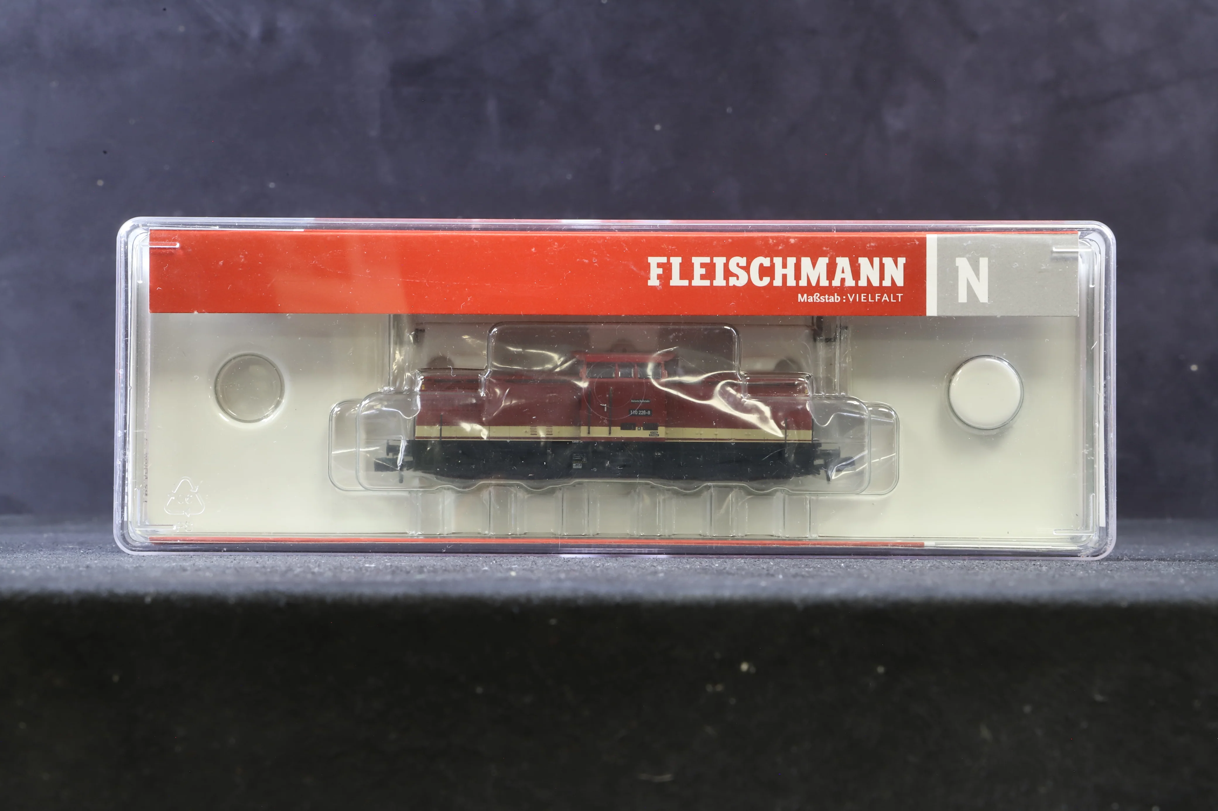 Fleischman N Gauge 721001 DR Deutsche Reichsbahn V 100 (Class 110) in DR Red and Cream