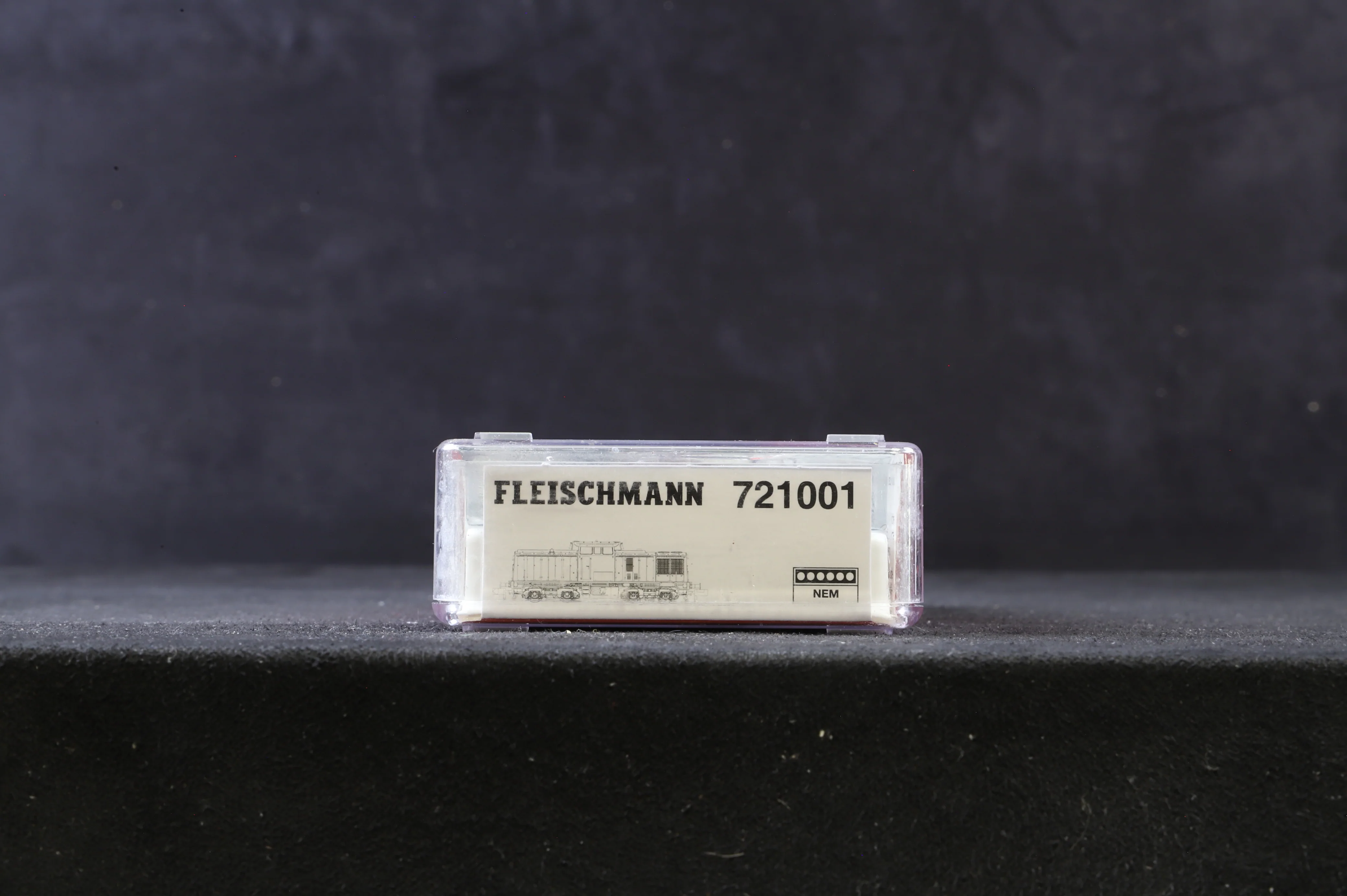 Fleischman N Gauge 721001 DR Deutsche Reichsbahn V 100 (Class 110) in DR Red and Cream - Image 2