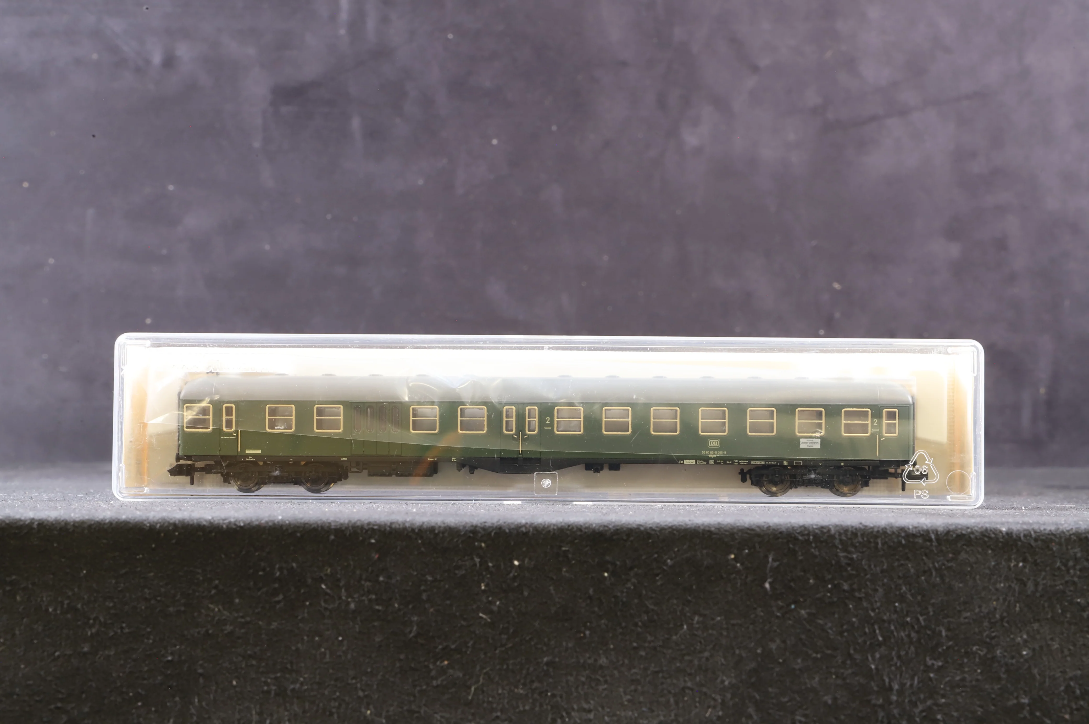 Fleischmann N Rake Of 4 DB Green Coaches Inc. 8664, 8665 & 8666 x 2 - Image 4