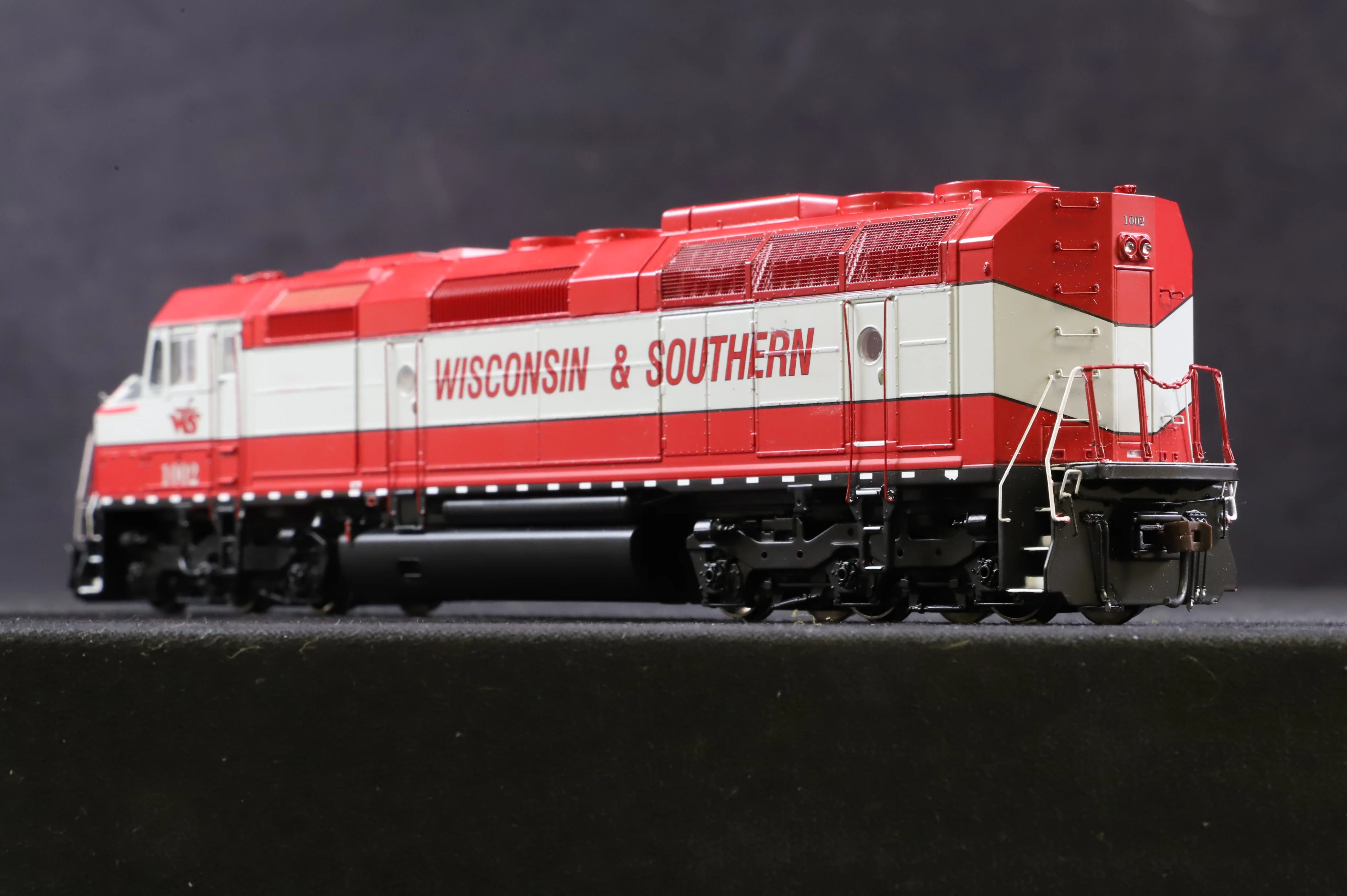 Genesis HO G67637 F45 '1002' Diesel Locomotive Wisconsin & Southern DCC Fitted - Image 2