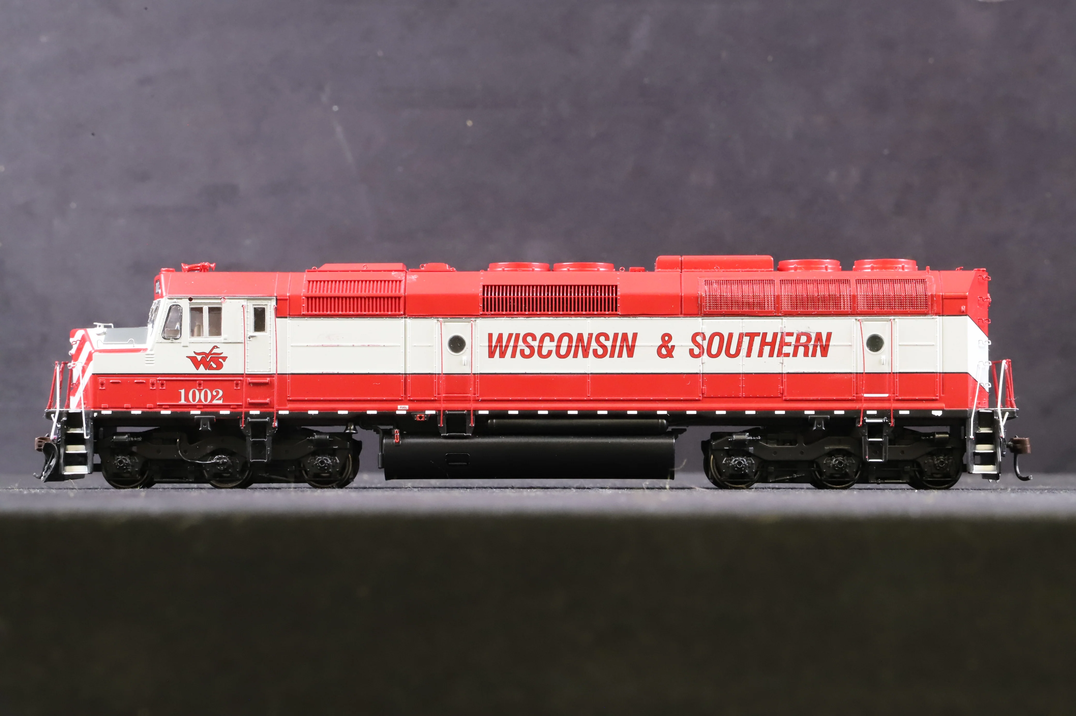 Genesis HO G67637 F45 '1002' Diesel Locomotive Wisconsin & Southern DCC Fitted - Image 3