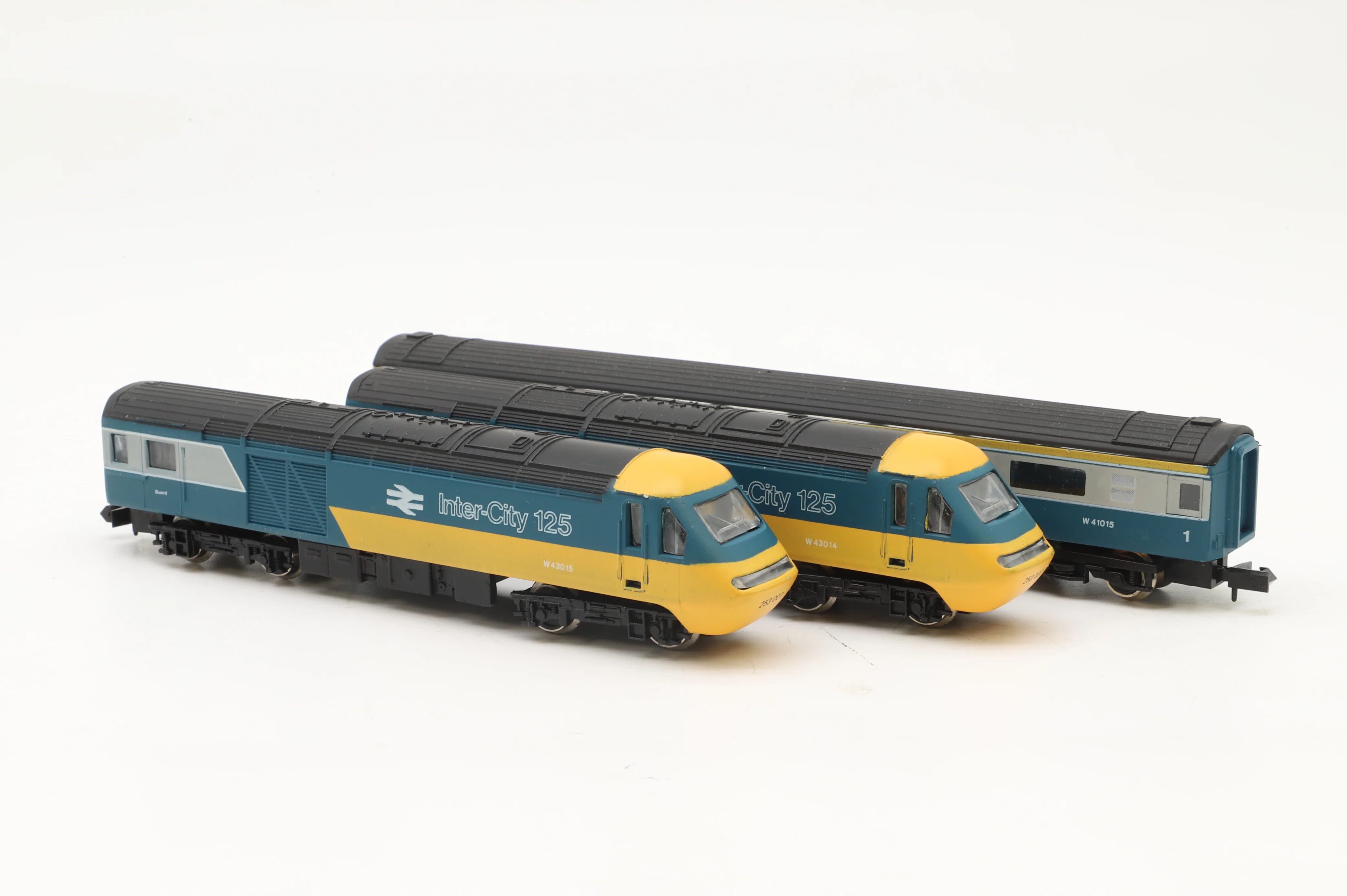Graham Farish N 8125 Class 43 3-Car HST Set in BR Intercity 125 Livery