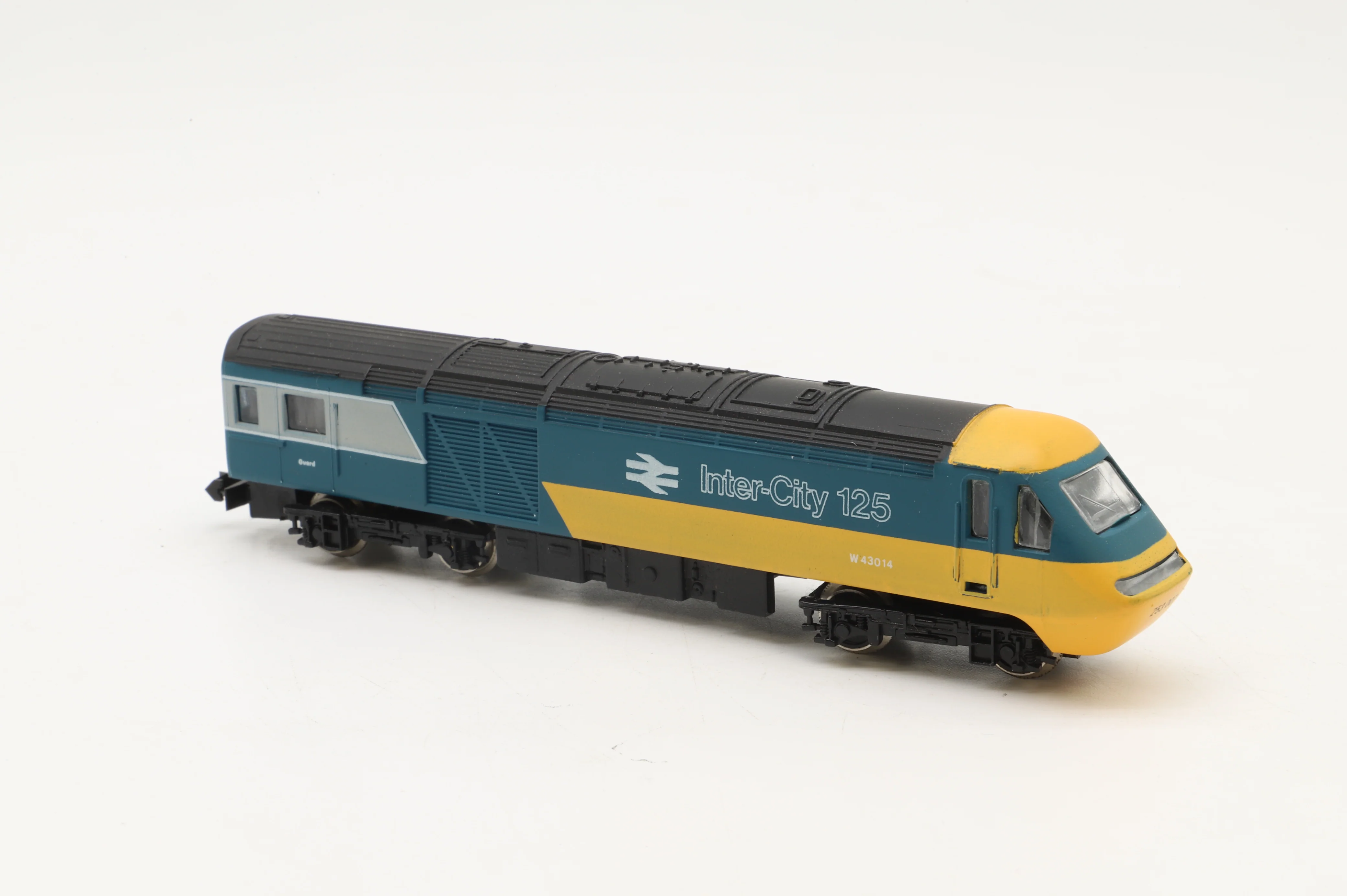 Graham Farish N 8125 Class 43 3-Car HST Set in BR Intercity 125 Livery - Image 2