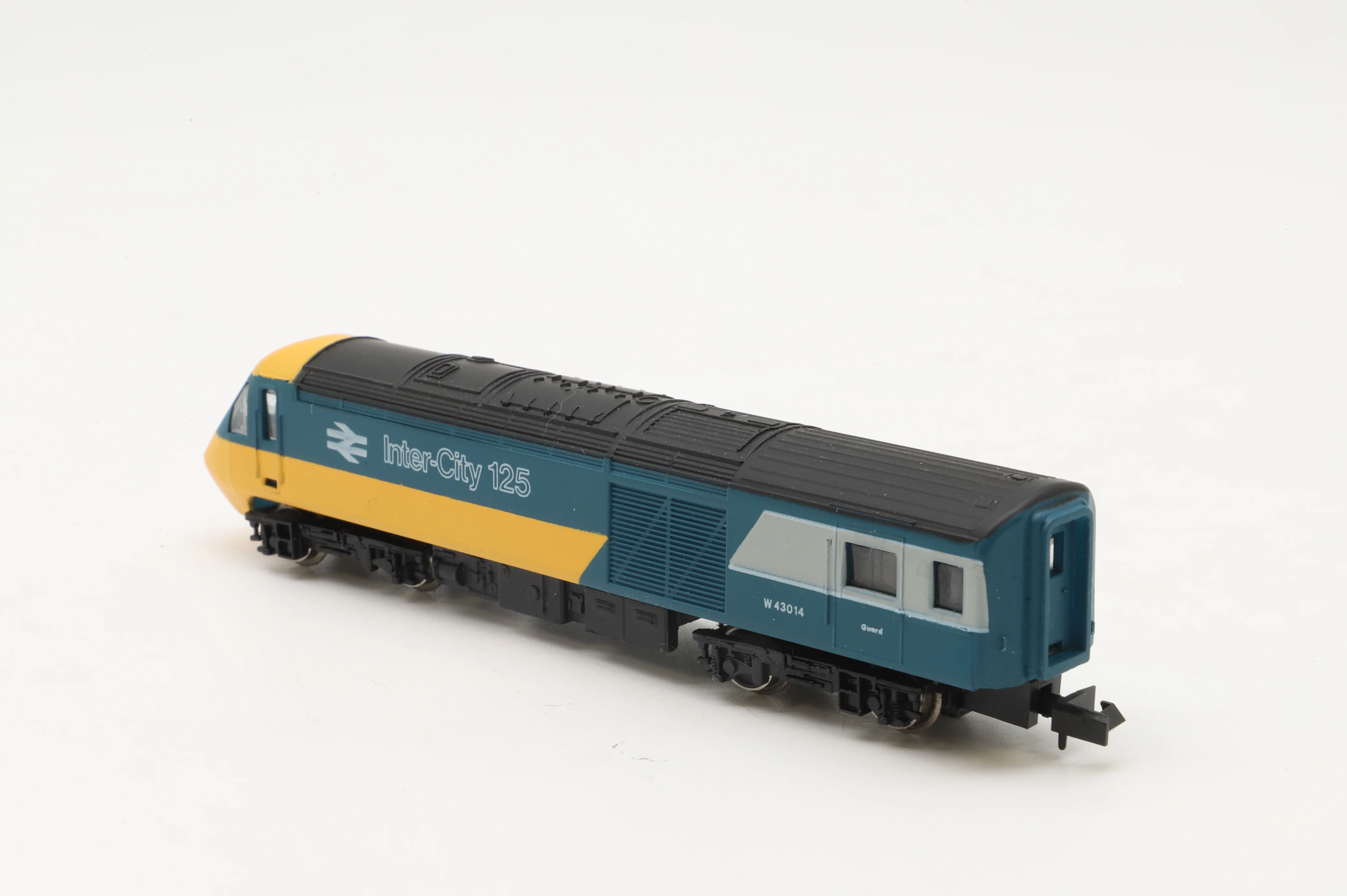 Graham Farish N 8125 Class 43 3-Car HST Set in BR Intercity 125 Livery - Image 3