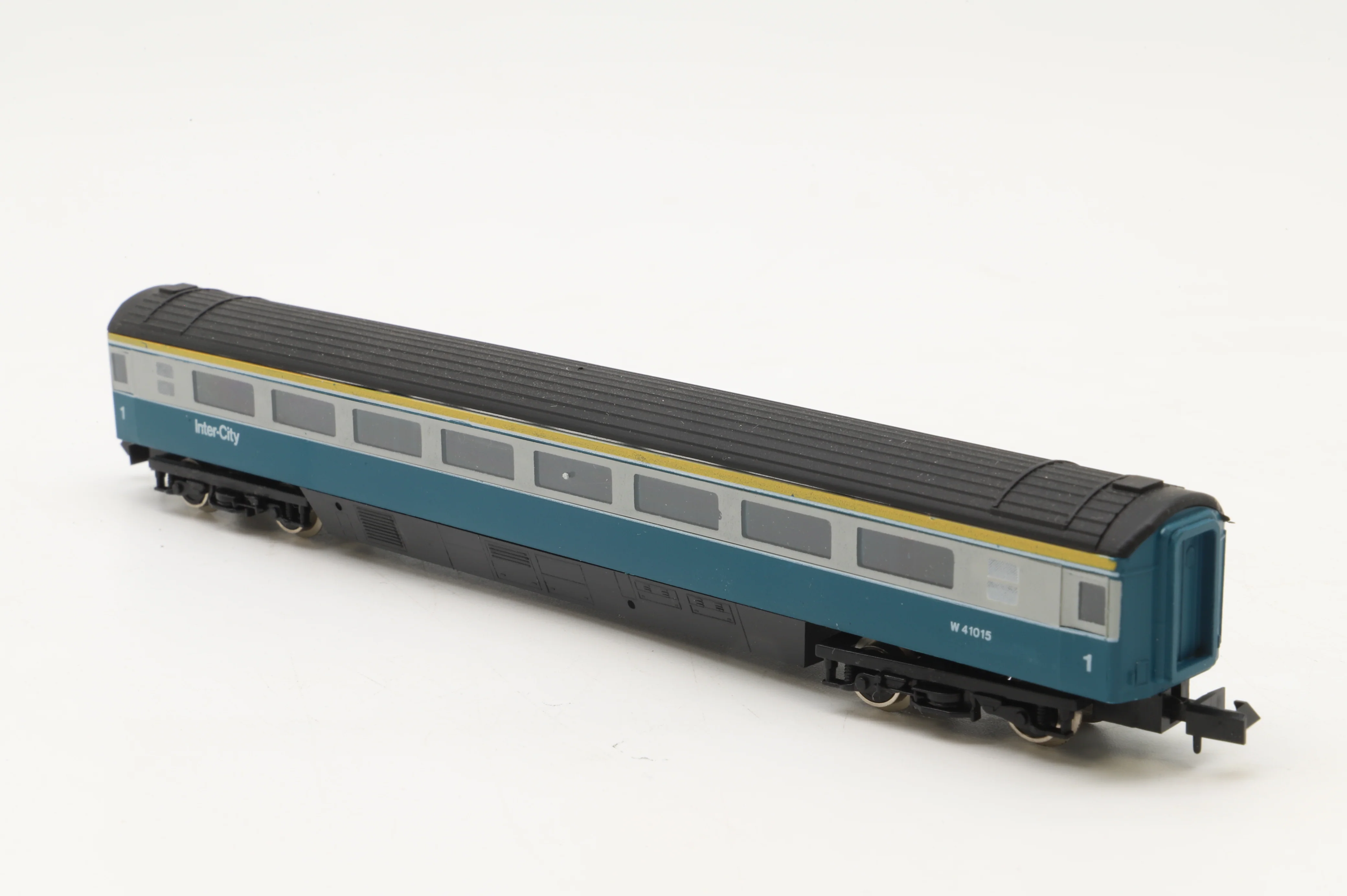 Graham Farish N 8125 Class 43 3-Car HST Set in BR Intercity 125 Livery - Image 4