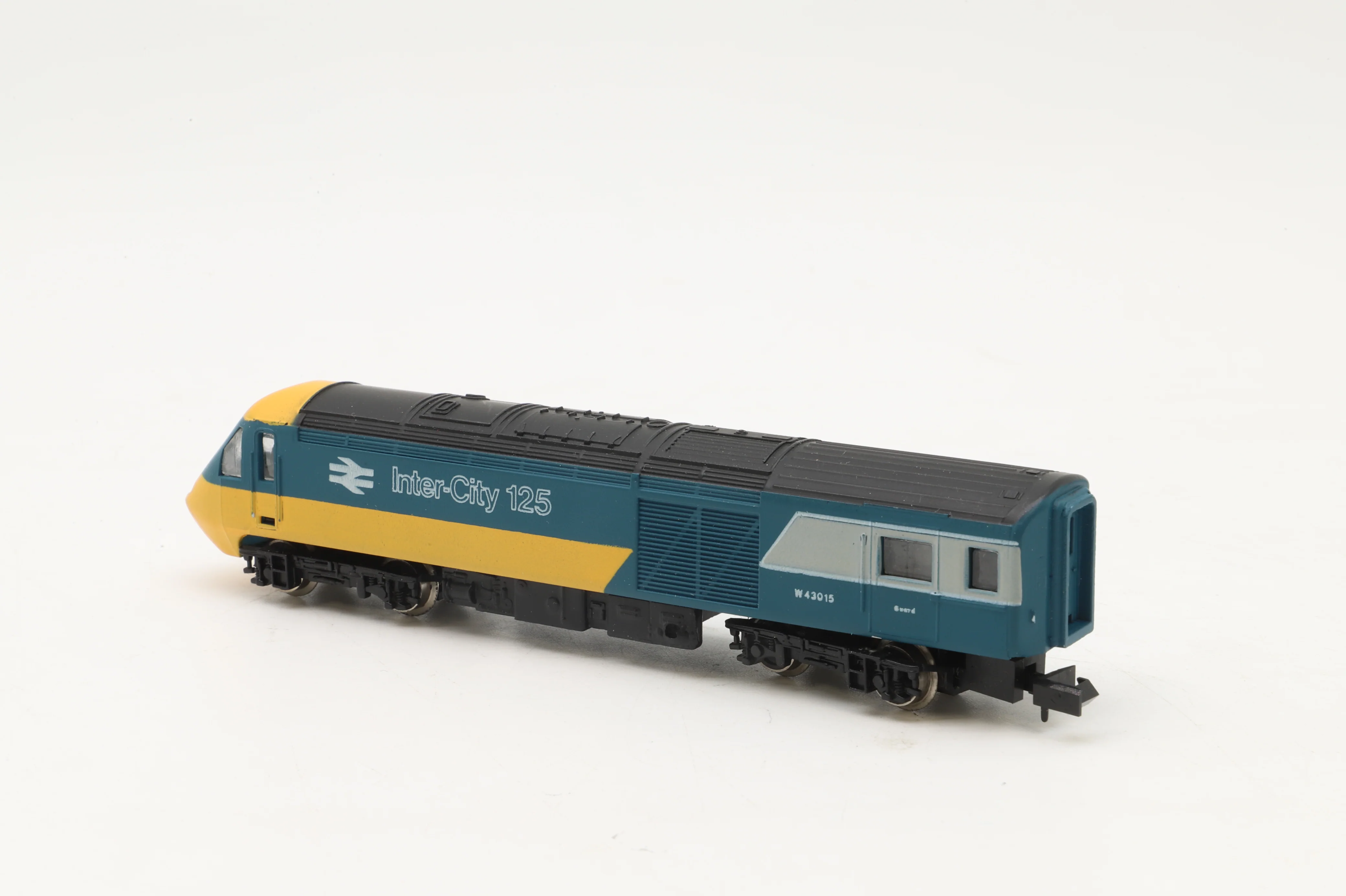 Graham Farish N 8125 Class 43 3-Car HST Set in BR Intercity 125 Livery - Image 6