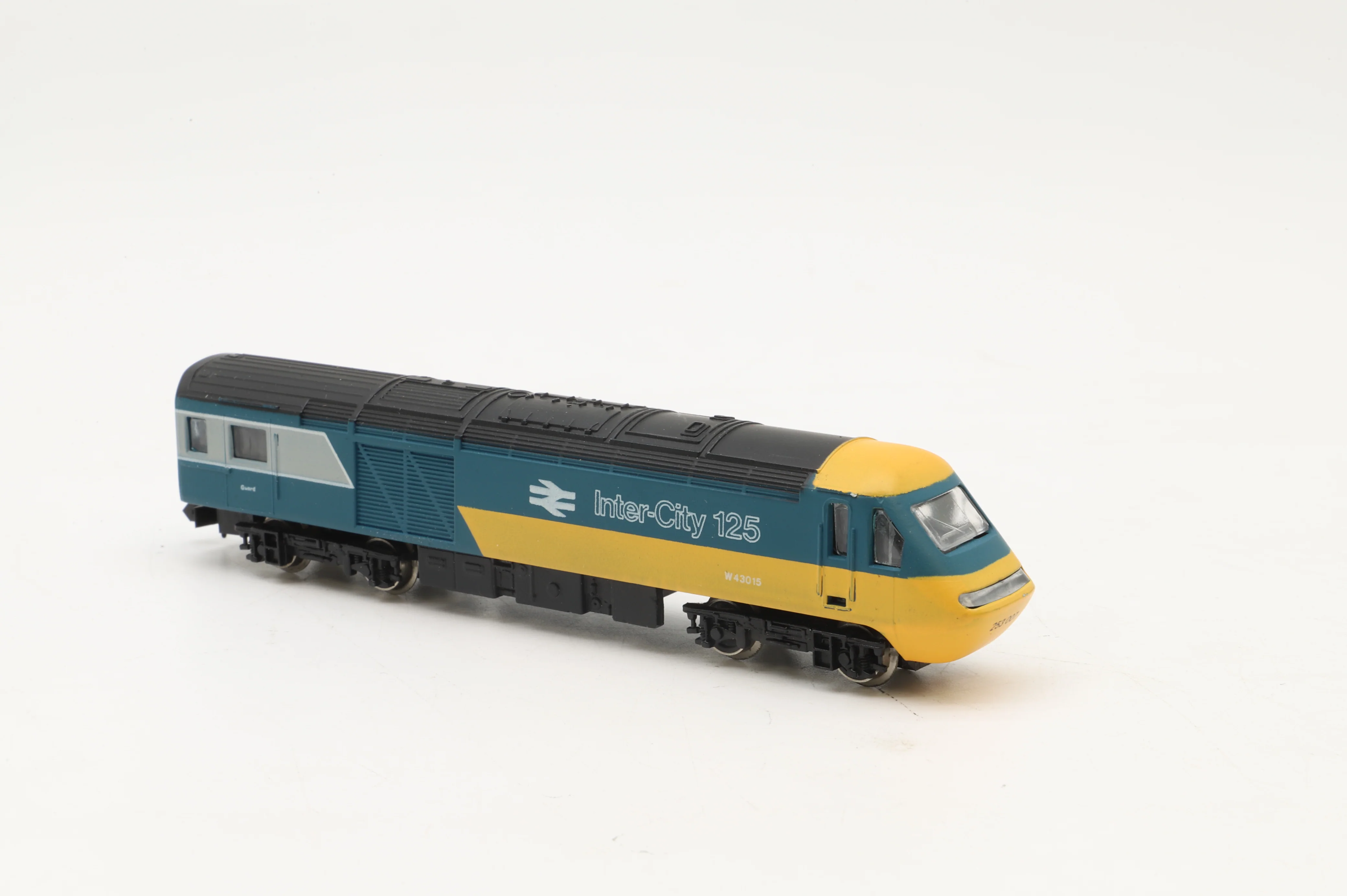 Graham Farish N 8125 Class 43 3-Car HST Set in BR Intercity 125 Livery - Image 7