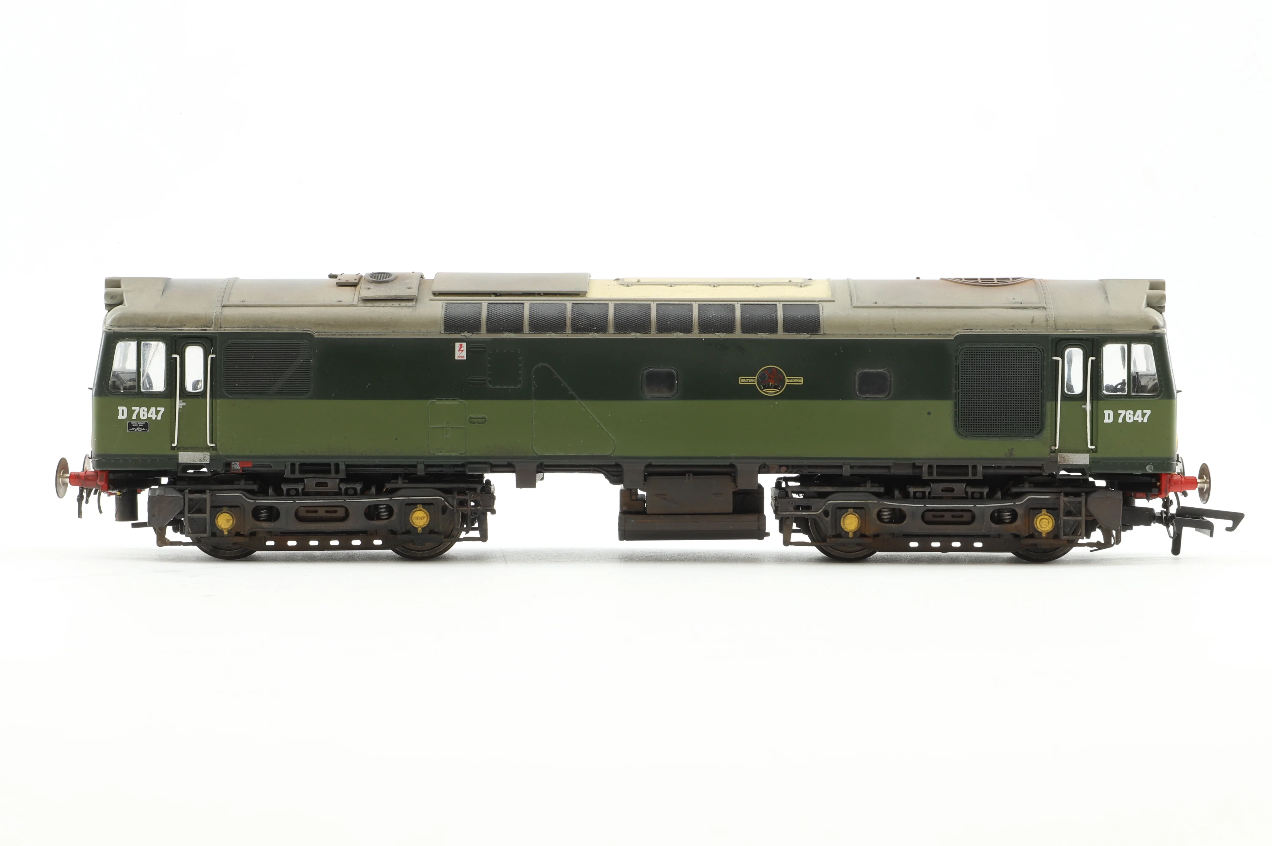 Heljan OO 2530 Class 25 'D7647' BR Two Tone Green With Small Yellow Panels Weathered DCC Fitted - Image 2
