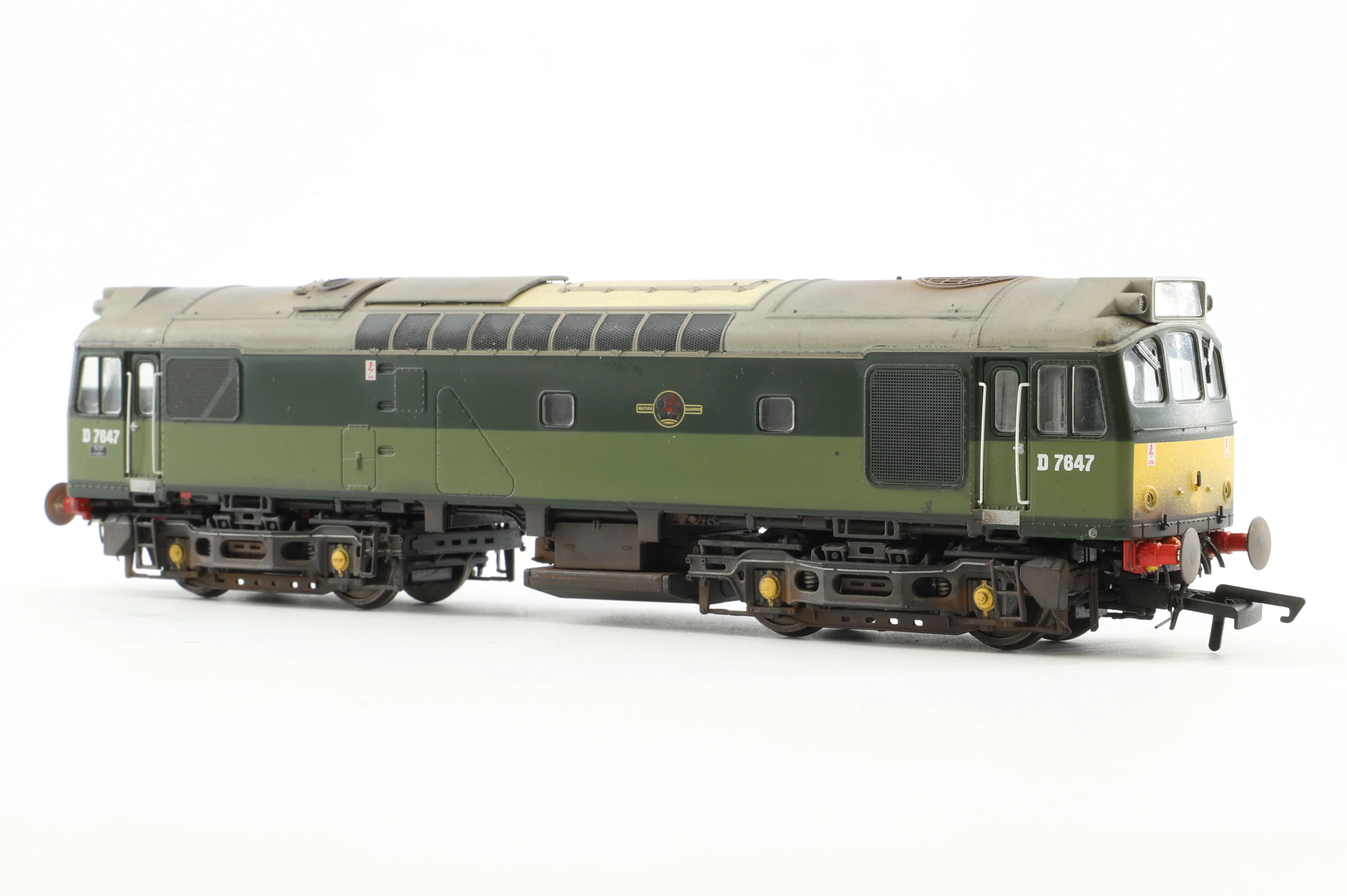 Heljan OO 2530 Class 25 'D7647' BR Two Tone Green With Small Yellow Panels Weathered DCC Fitted - Image 3
