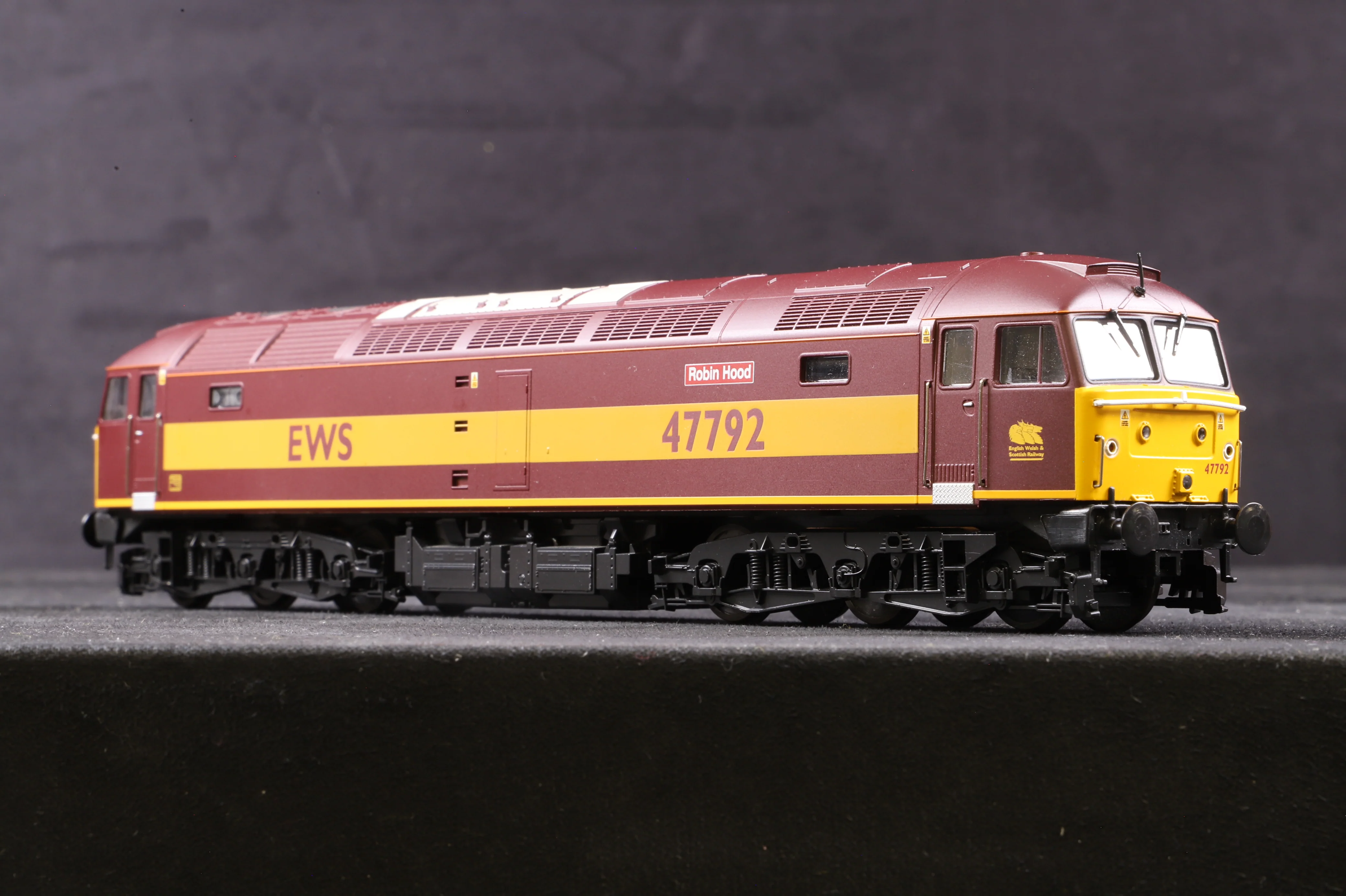 Heljan OO Class 47 '47792' EWS Robin Hood