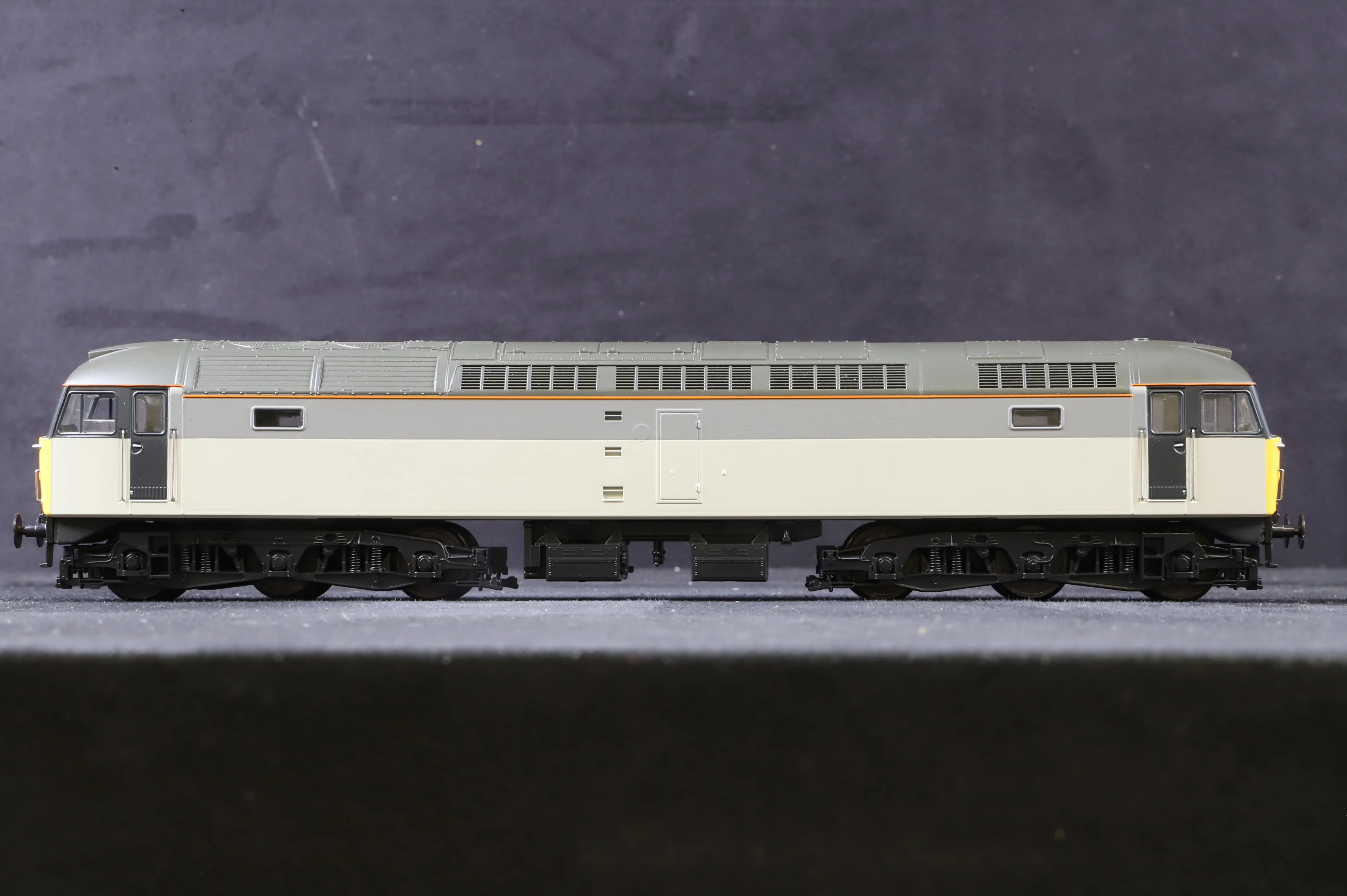 Heljan OO Class 47 in Two Tone Railfreight Grey - Unbranded & Unnumbered - Image 2