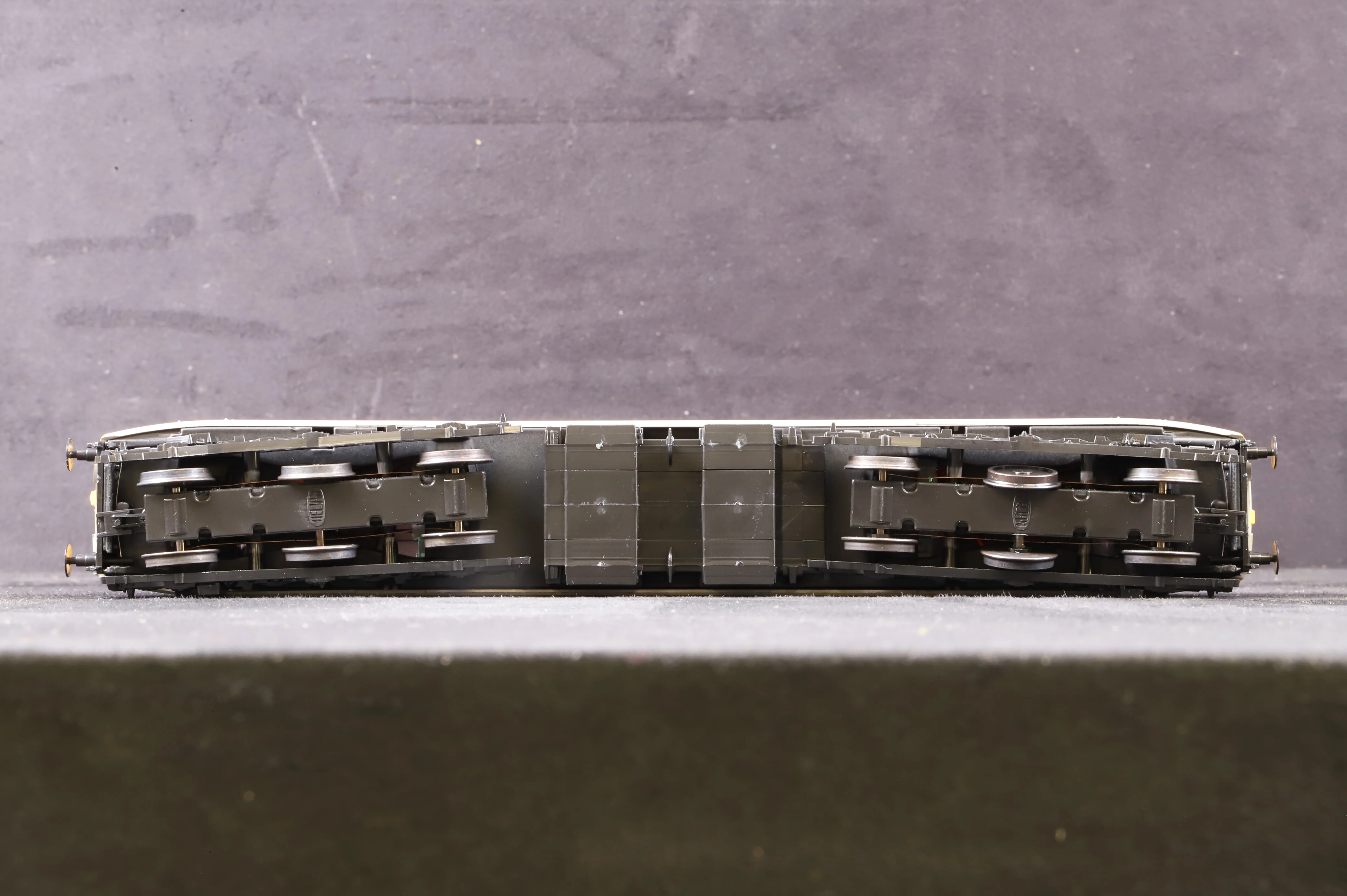 Heljan OO Class 47 in Two Tone Railfreight Grey - Unbranded & Unnumbered - Image 4