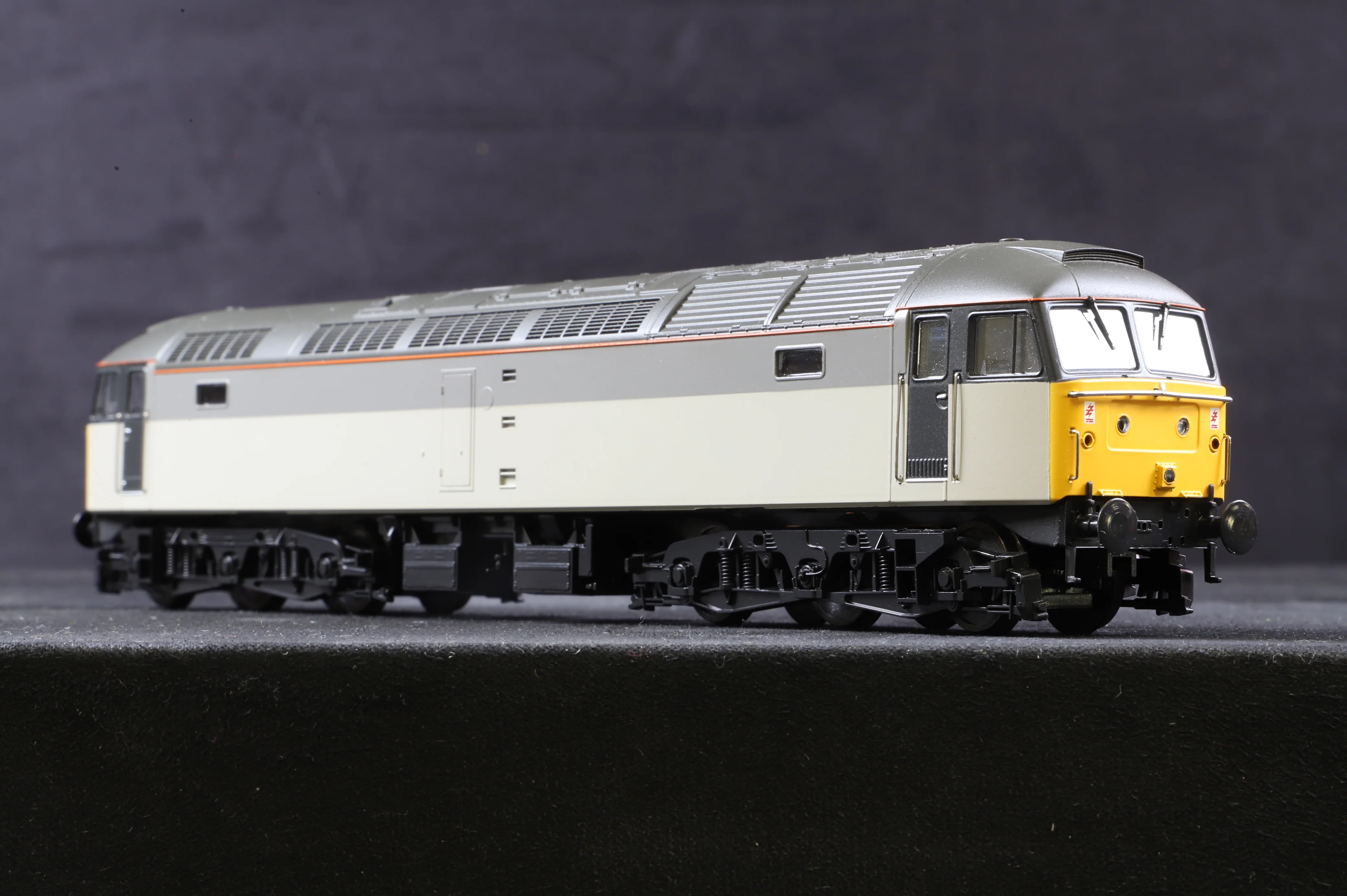 Heljan OO Class 47 in Two Tone Railfreight Grey - Unbranded & Unnumbered - Image 5
