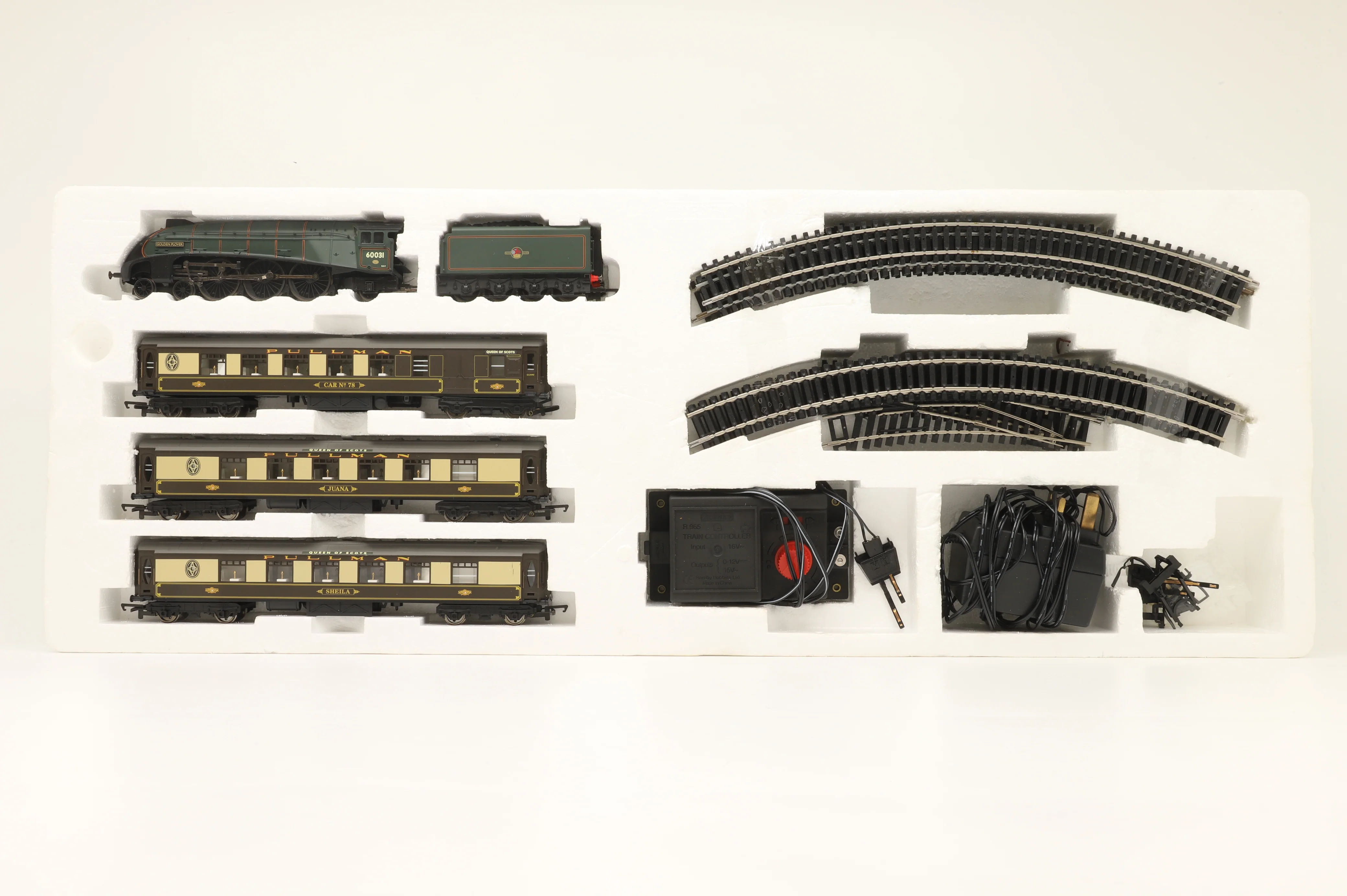 Hornby OO R1024 'Queen of Scots' Train Set Incl. A4 Loco No.60031 'Golden Plover' & 3x K-Type Pullman Coaches - Image 2