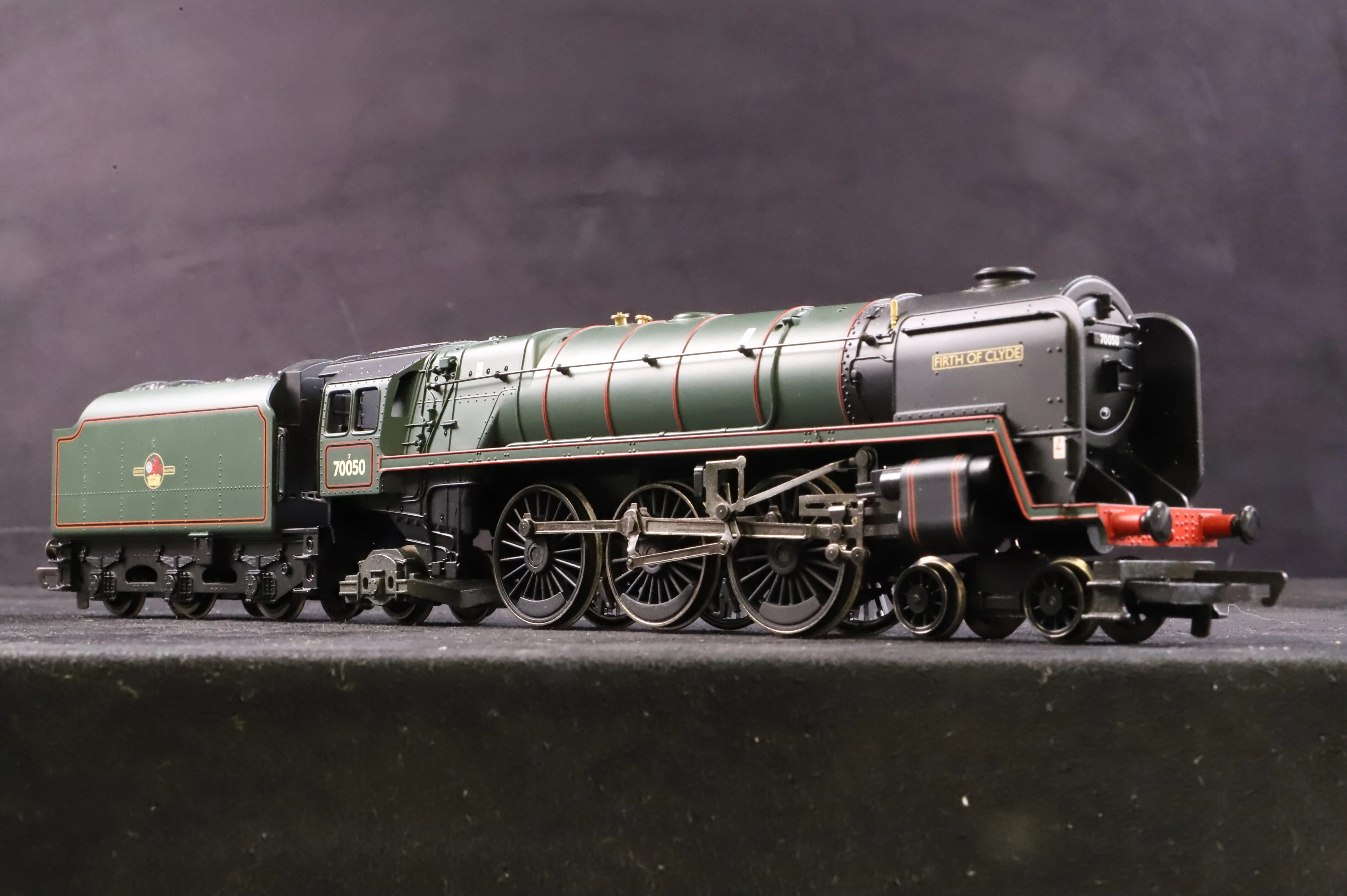 Hornby OO R2104 Britannia Class 7MT 4-6-2 '70050' 'Firth of Clyde' BR Green L/C
