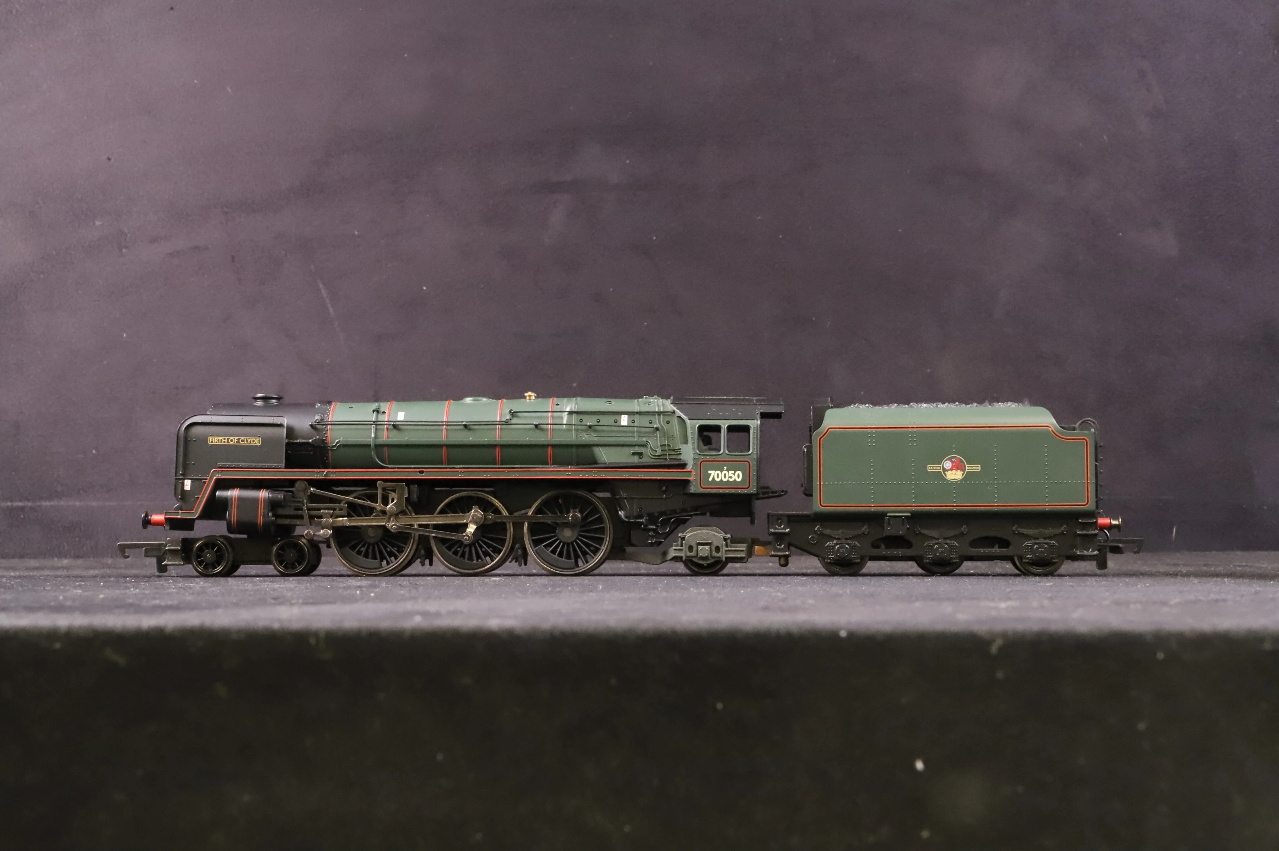 Hornby OO R2104 Britannia Class 7MT 4-6-2 '70050' 'Firth of Clyde' BR Green L/C - Image 3