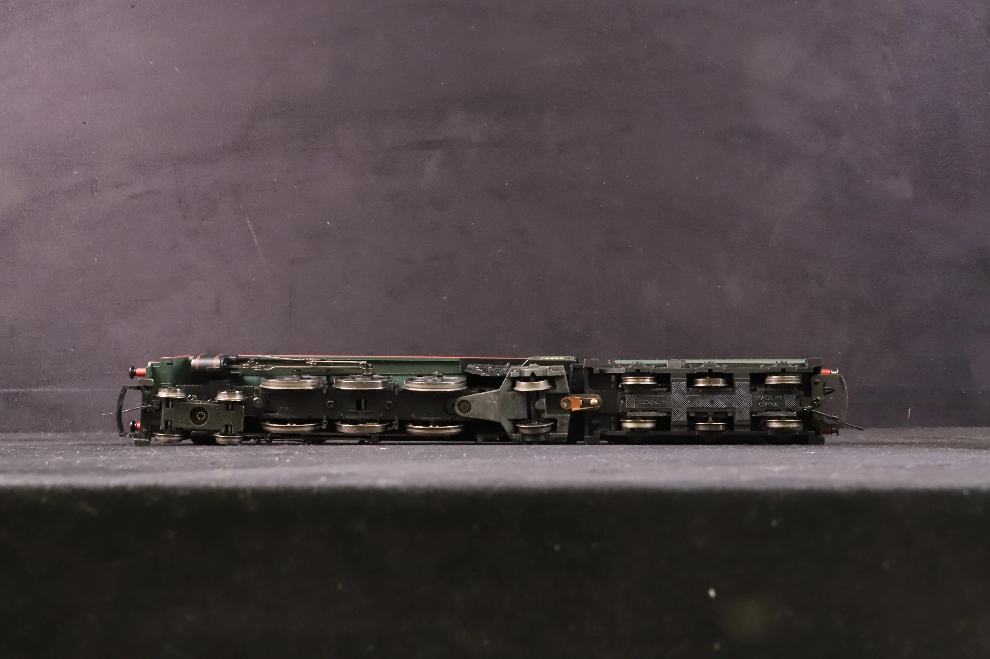 Hornby OO R2104 Britannia Class 7MT 4-6-2 '70050' 'Firth of Clyde' BR Green L/C - Image 4