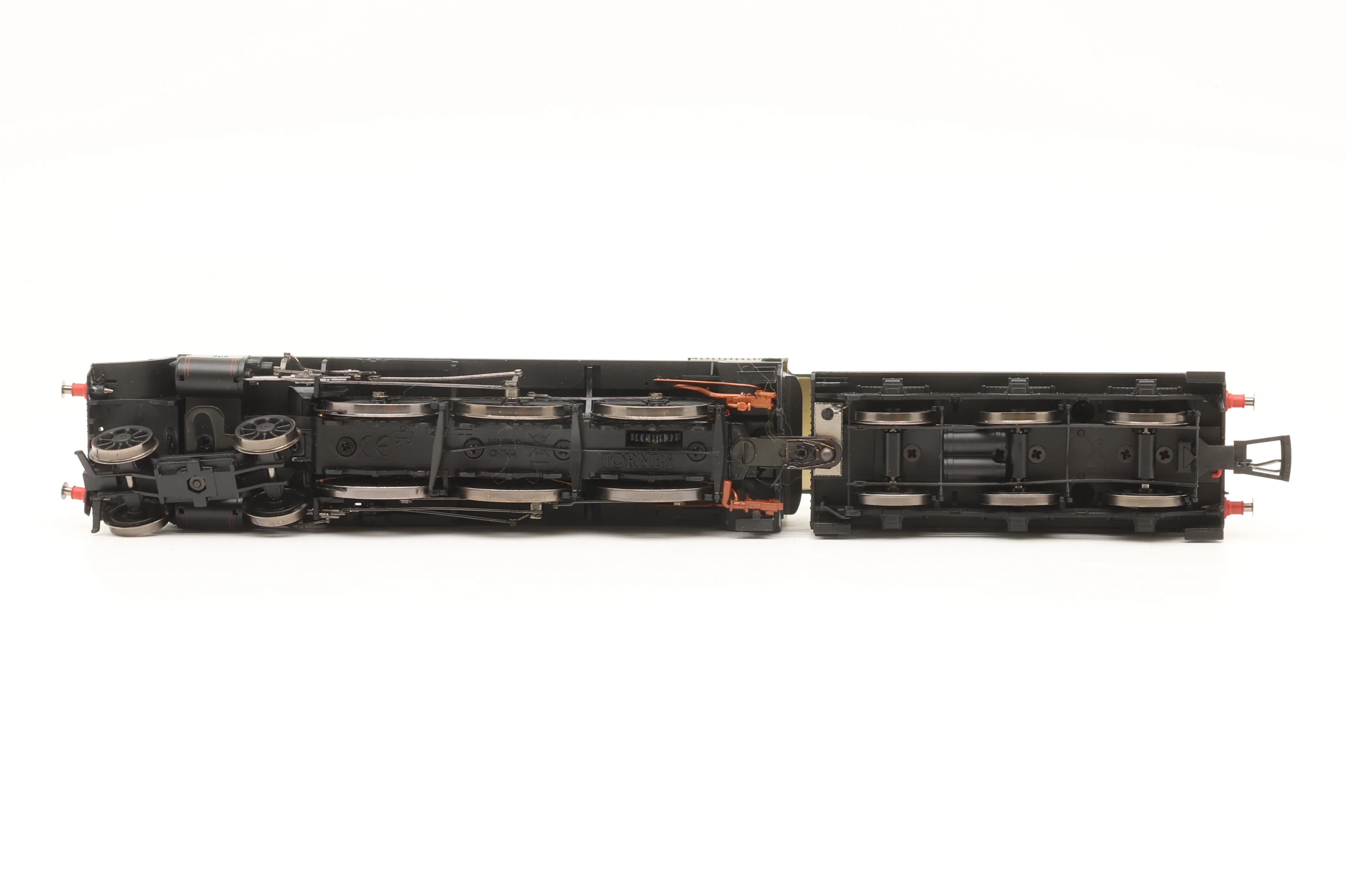 Hornby OO R2582 Class N15 30803 'Sir Harry Le Fise Lake' in BR Lined Green w/ Early Crests - Image 3