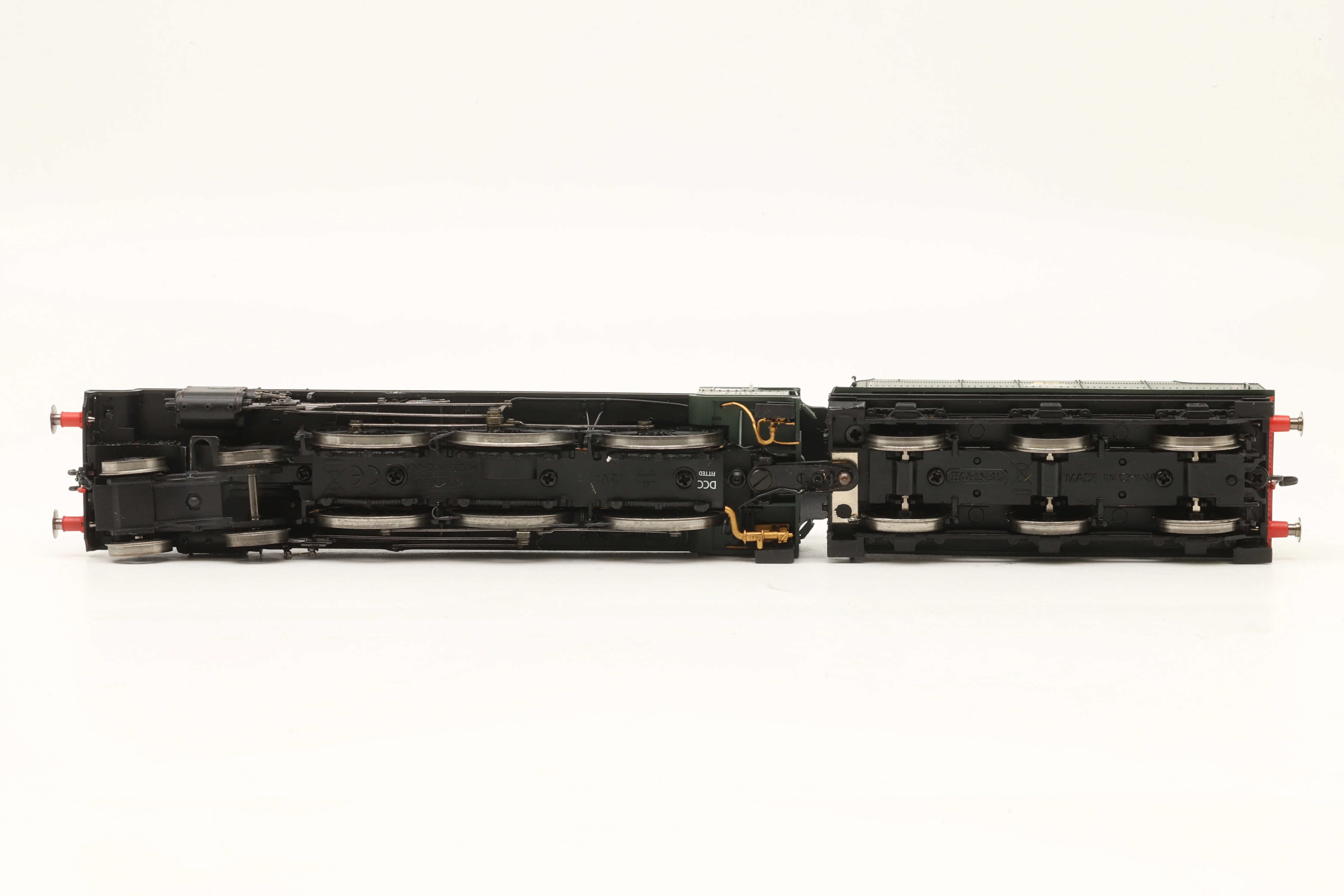 Hornby OO R2628X Royal Scot Class 7P 46102 'Black Watch' in Lined BR Green w/ Early Crests - Image 4