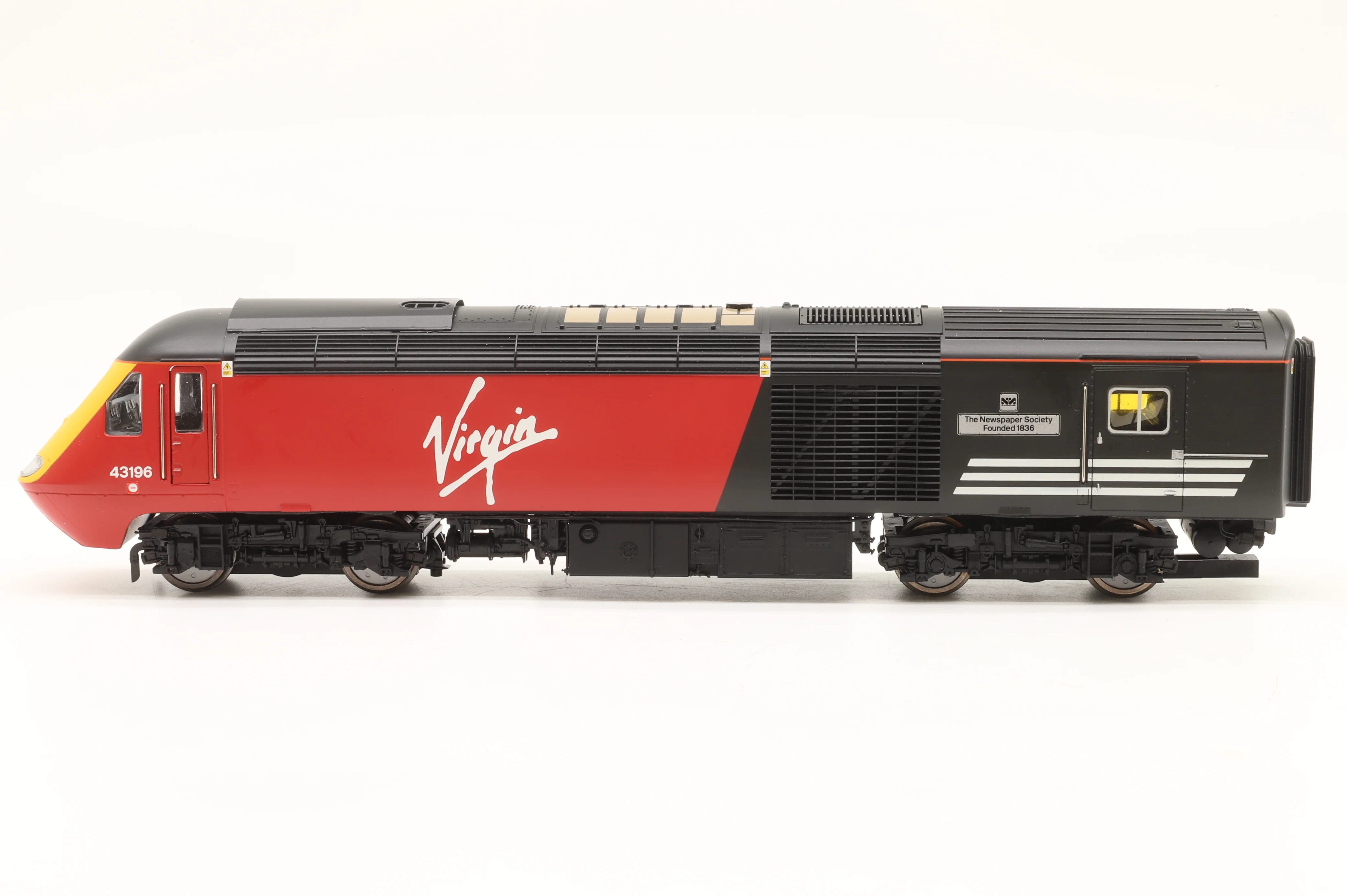 Hornby OO R2704 Class 43 HST Set 43196 'Newspaper Society'/43162 in Virgin Trains Livery - DCC Sound - Image 3