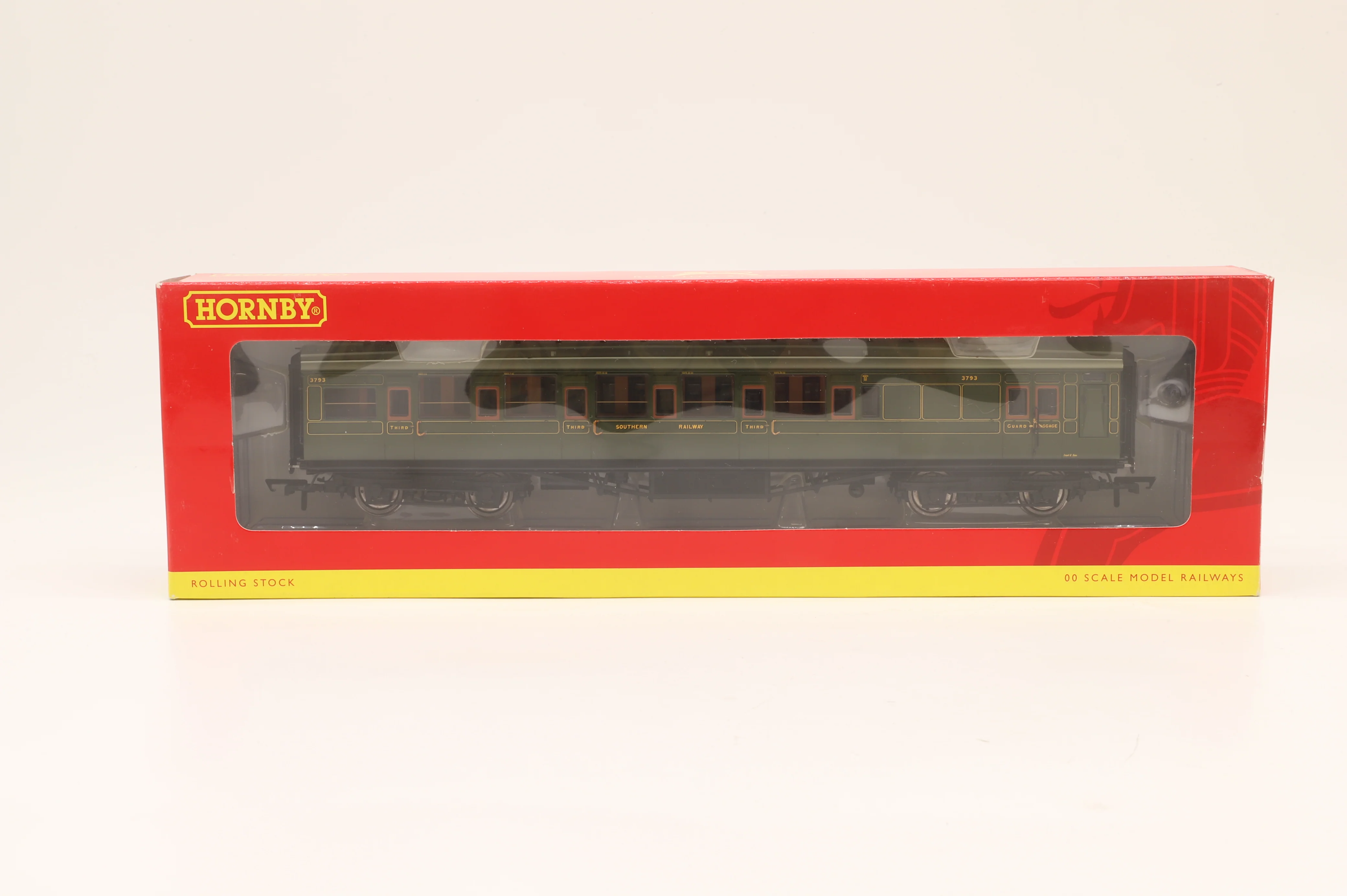 Hornby OO R2813 'Southern Suburban 1938' Great British Train Pack, Ltd Ed.1596/2500 & R4378 'Southern Suburban 1938' Coach Pack - Image 5