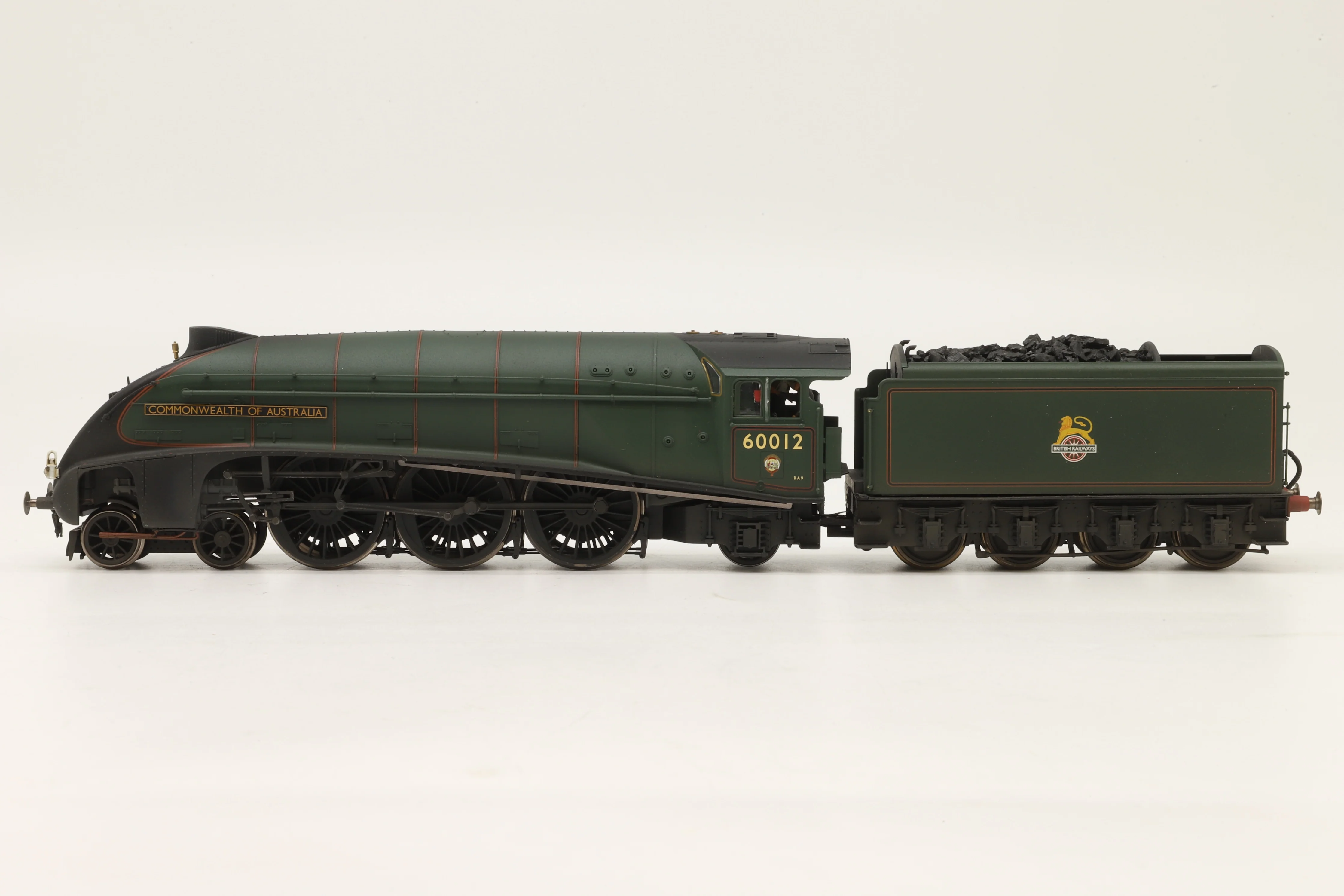 Hornby OO R2825 Class A4 '60012' 'Commonwealth Of Australia' BR Lined Green L/C Weathered Ltd Ed 426/ 1000 - Image 3