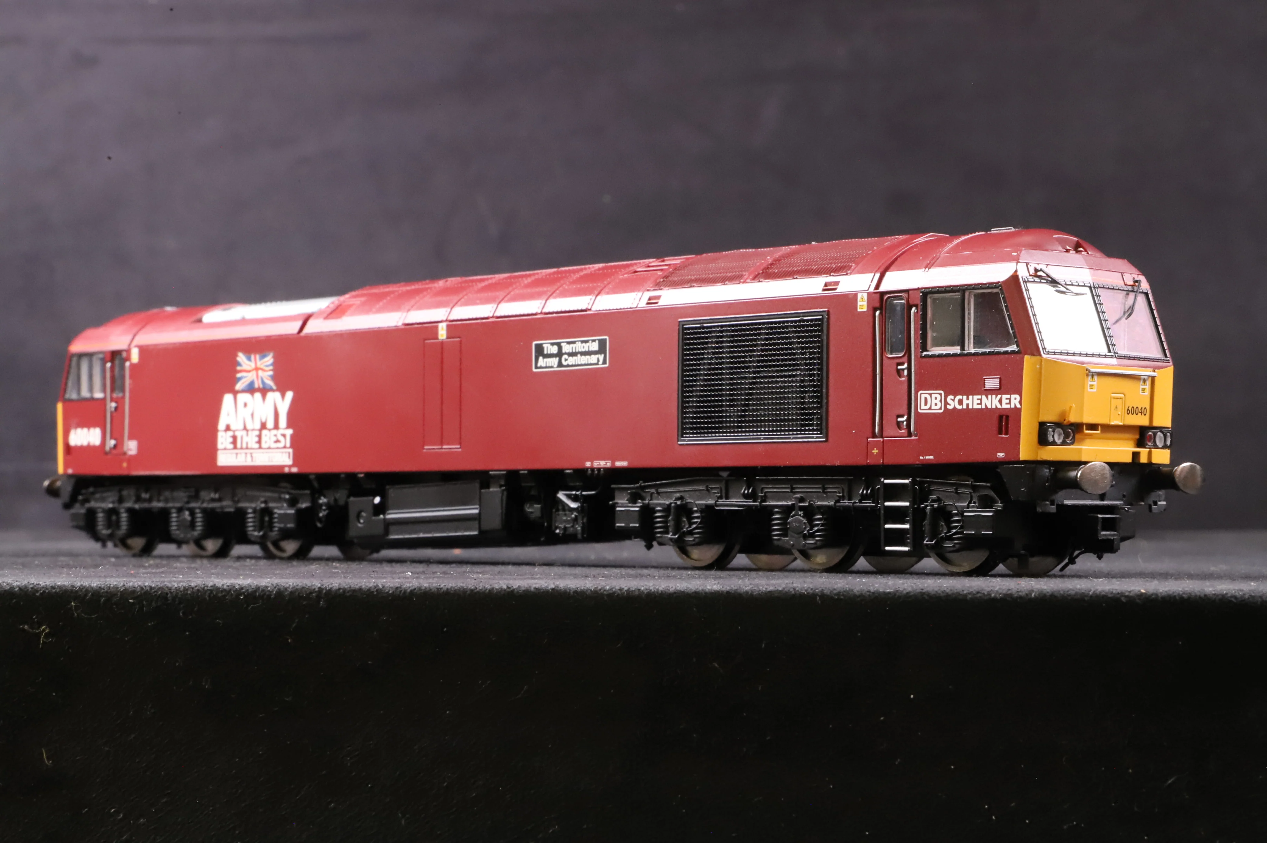 Hornby OO R2883 EWS Co-Co Diesel Electric Class 60 'The Territorial Army Centenary', DCC Fitted - Image 3