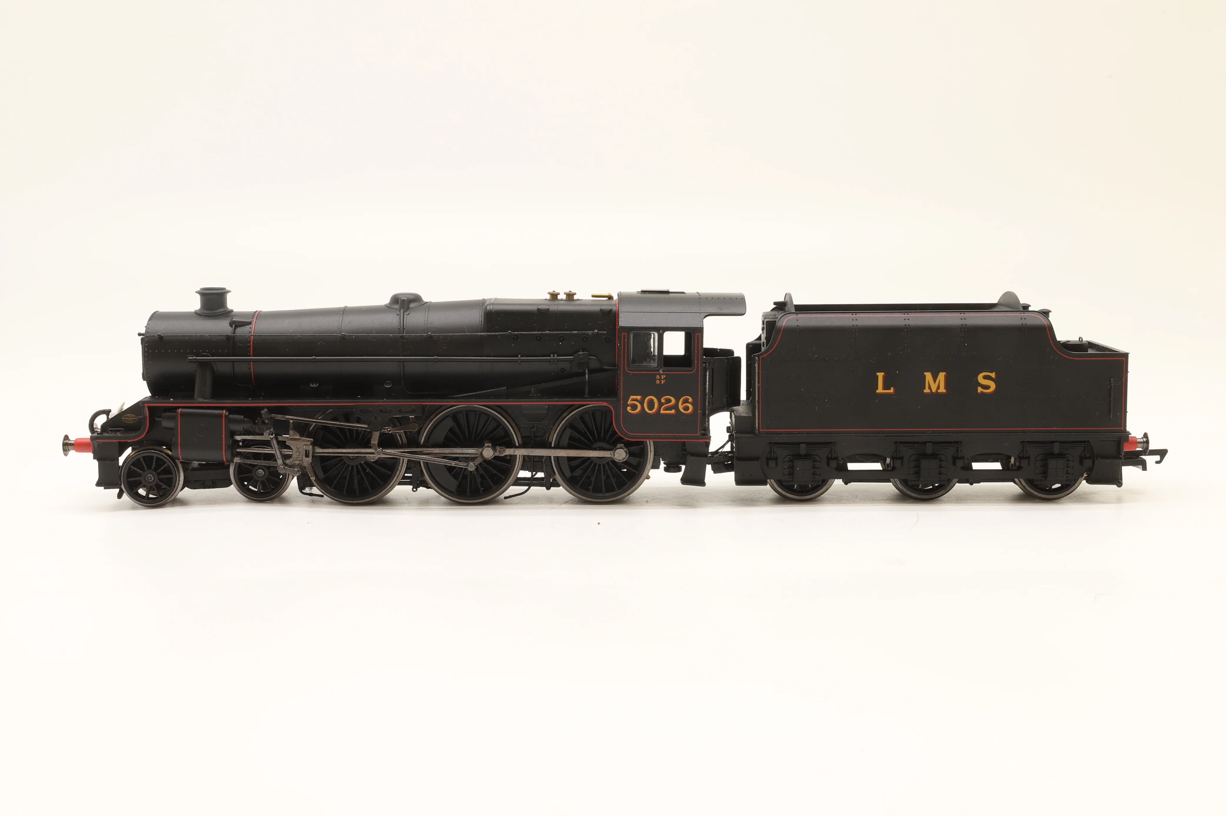 Hornby OO R2887M 'The Thames-Forth Express' Train Set Incl. Black 5 No.5026 & 3x Stanier Coaches - Image 4
