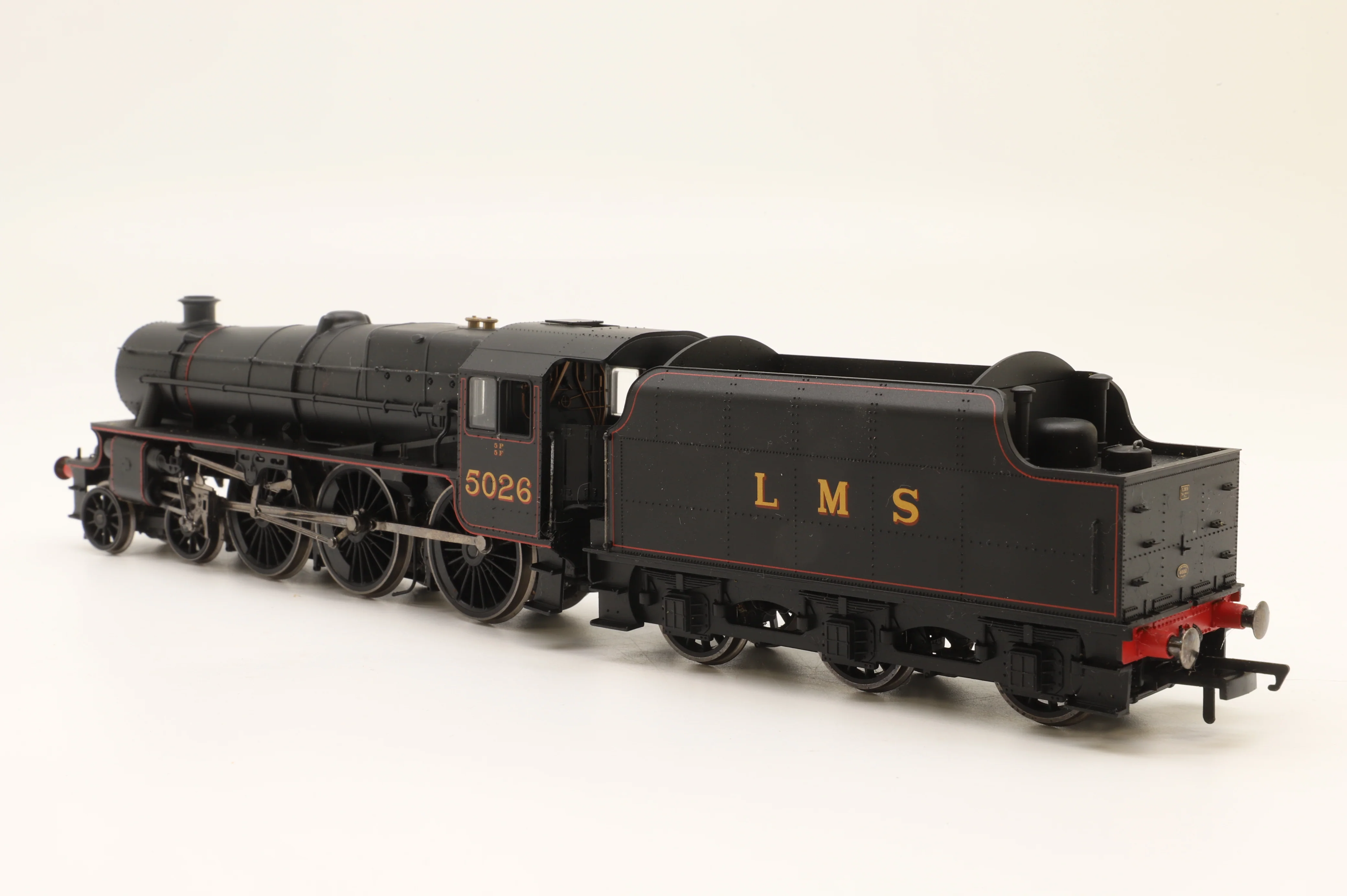 Hornby OO R2887M 'The Thames-Forth Express' Train Set Incl. Black 5 No.5026 & 3x Stanier Coaches - Image 5