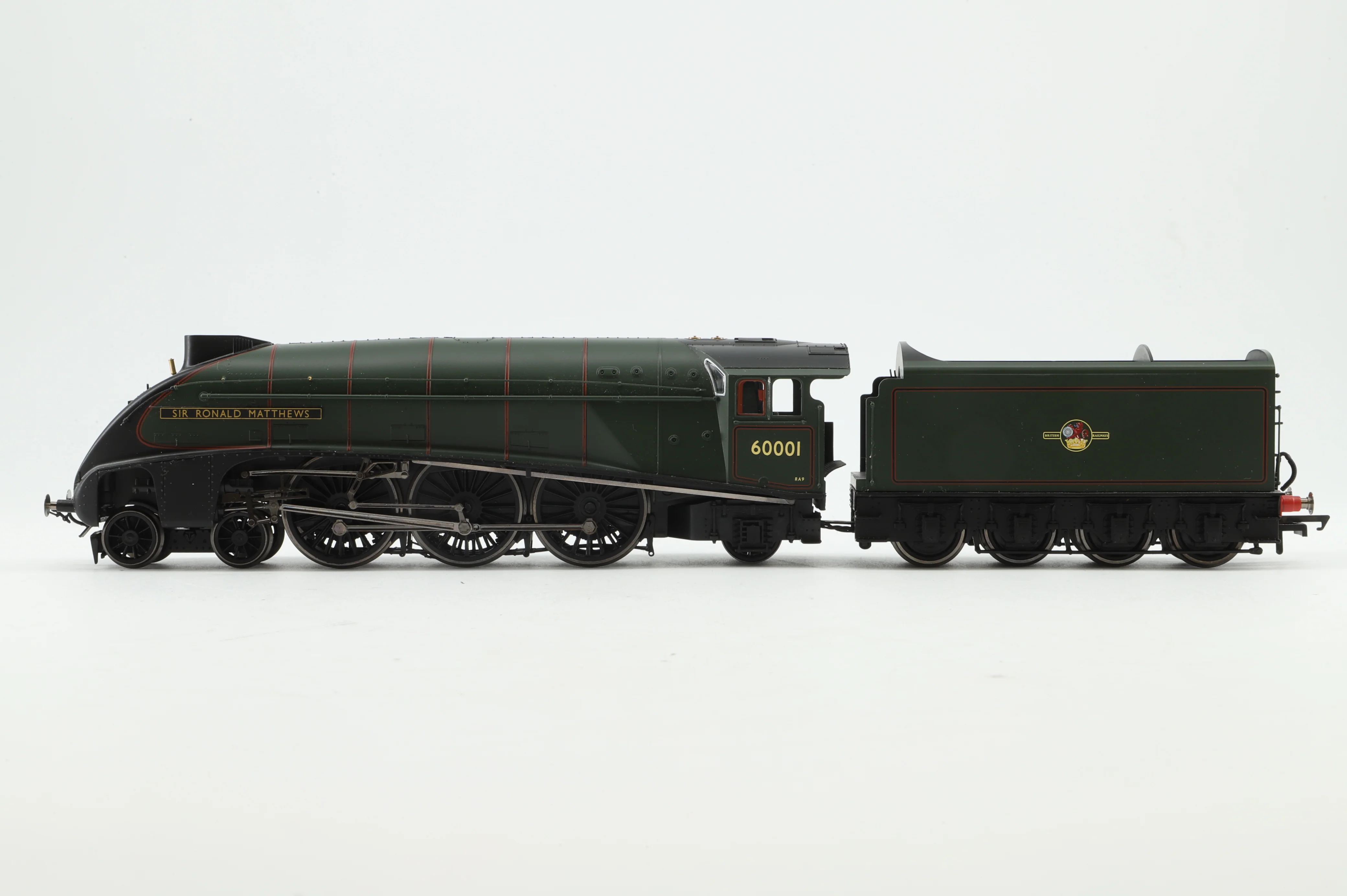 Hornby OO R2896XS Class A4 60001 'Sir Ronald Mathews' in Lined BR Green w/ Late Crests - DCC Sound - Image 2