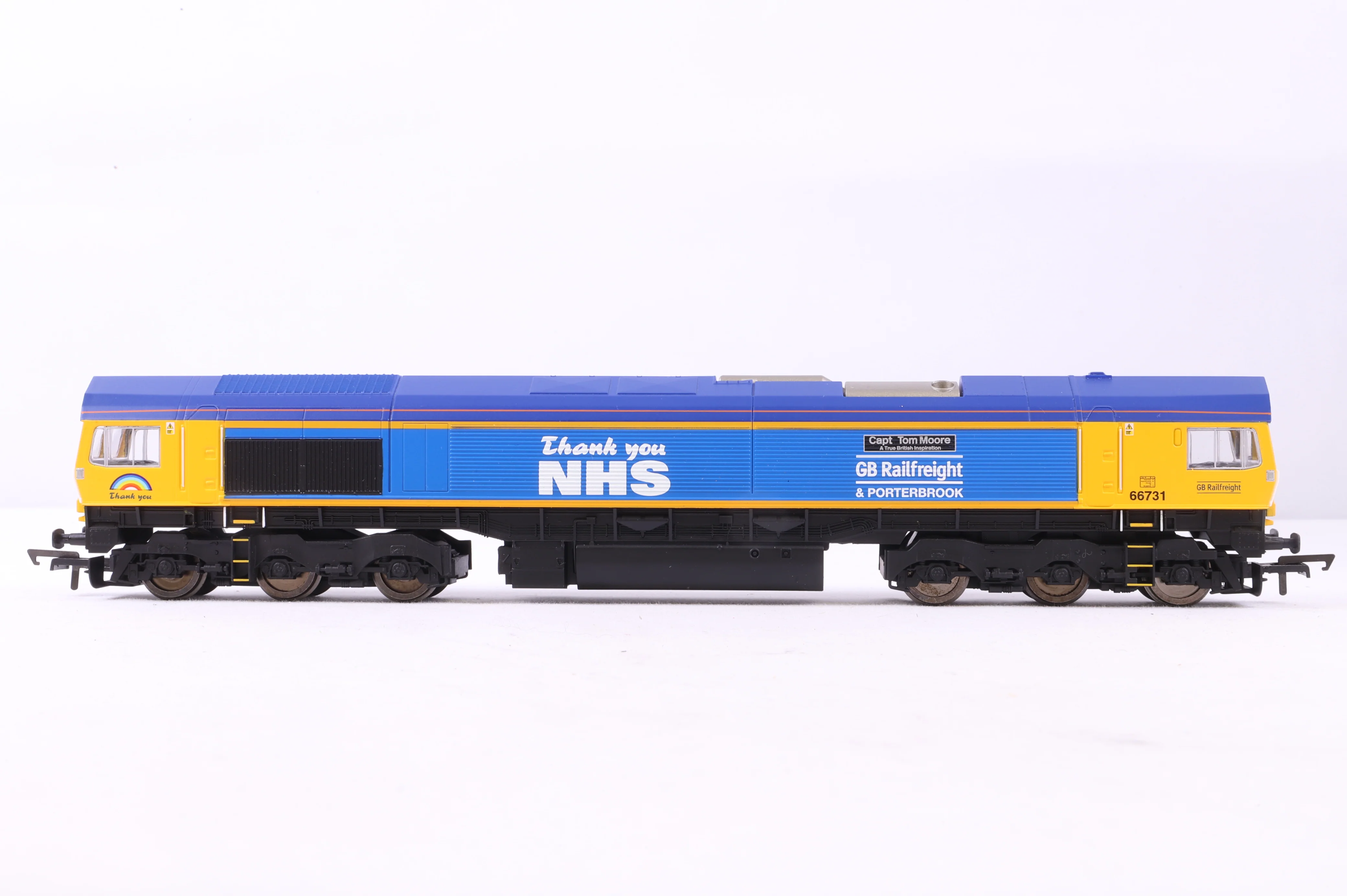 Hornby OO R30069 GBRf Class 66 'Capt. Tom Moore - A True British Inspiraation' '66731' Ltd. Ed., DCC Fitted - Image 2