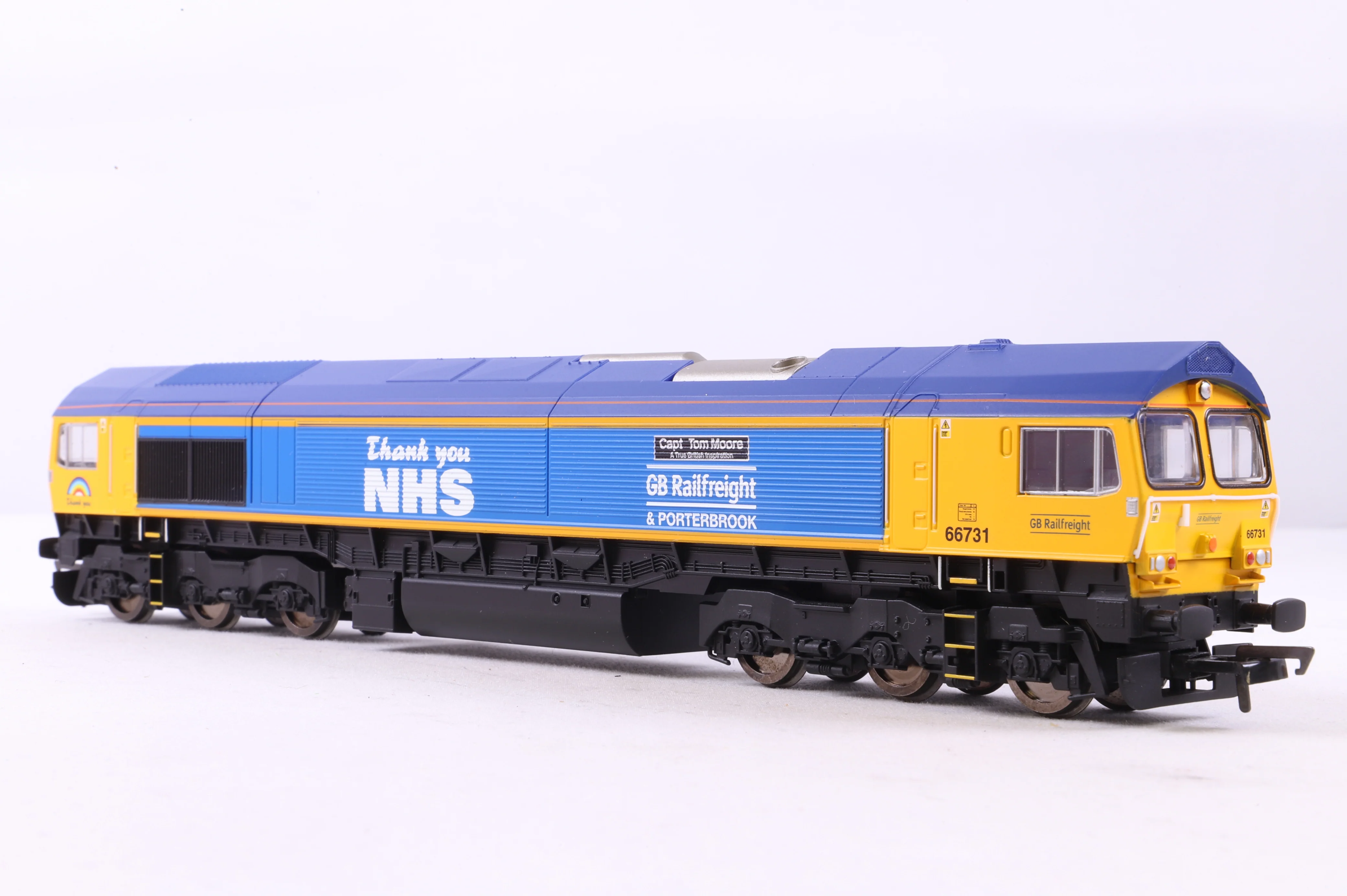 Hornby OO R30069 GBRf Class 66 'Capt. Tom Moore - A True British Inspiraation' '66731' Ltd. Ed., DCC Fitted - Image 3