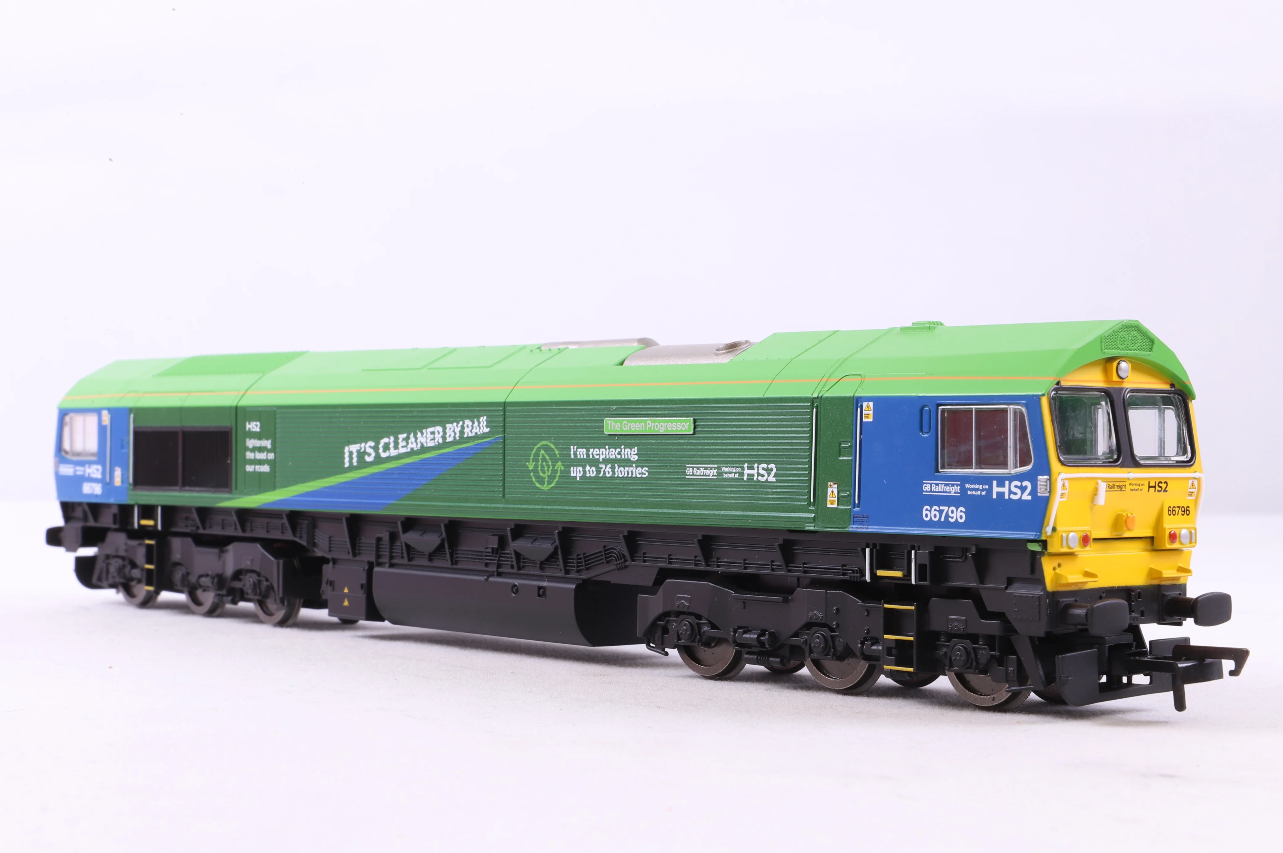 Hornby OO R30151 GBRf Class 66 Co-Co 'The Green Progression' '66796', DCC Fitted - Image 3