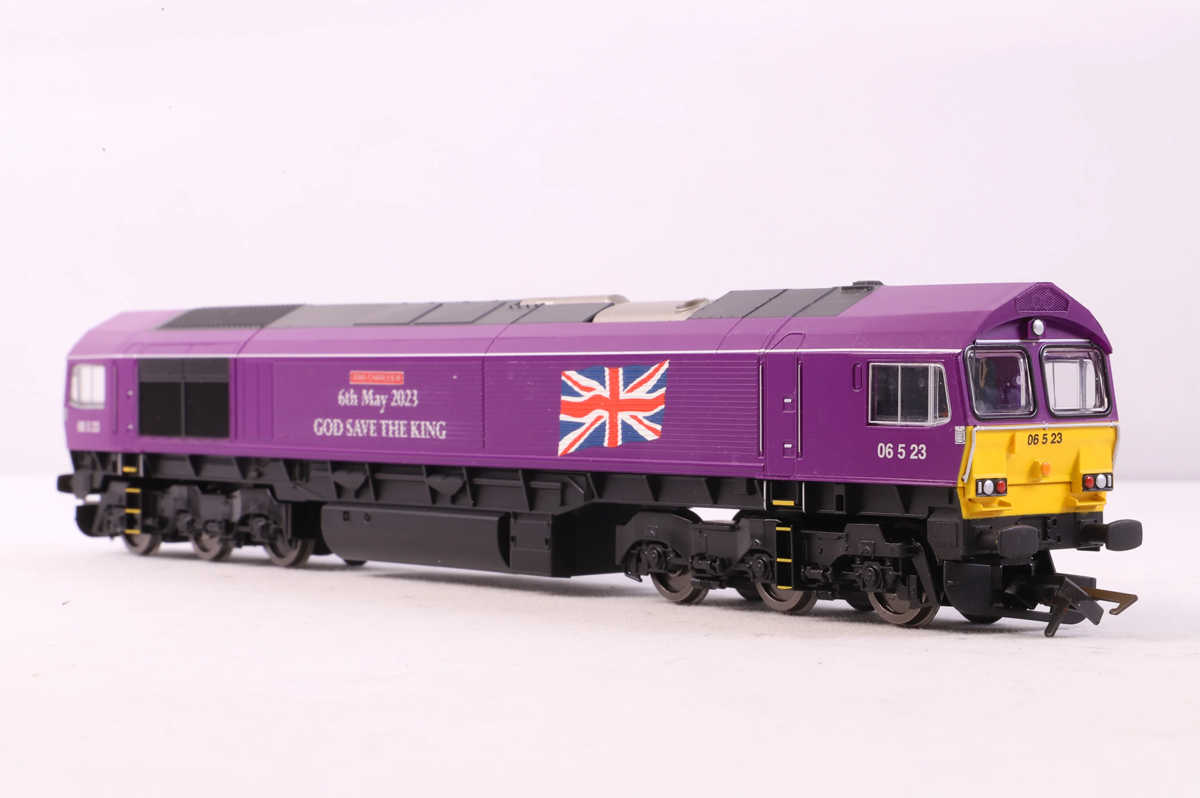 Hornby OO R30238TXS Class 66 '06523' 'King Charles III' DCC Sound - Image 3