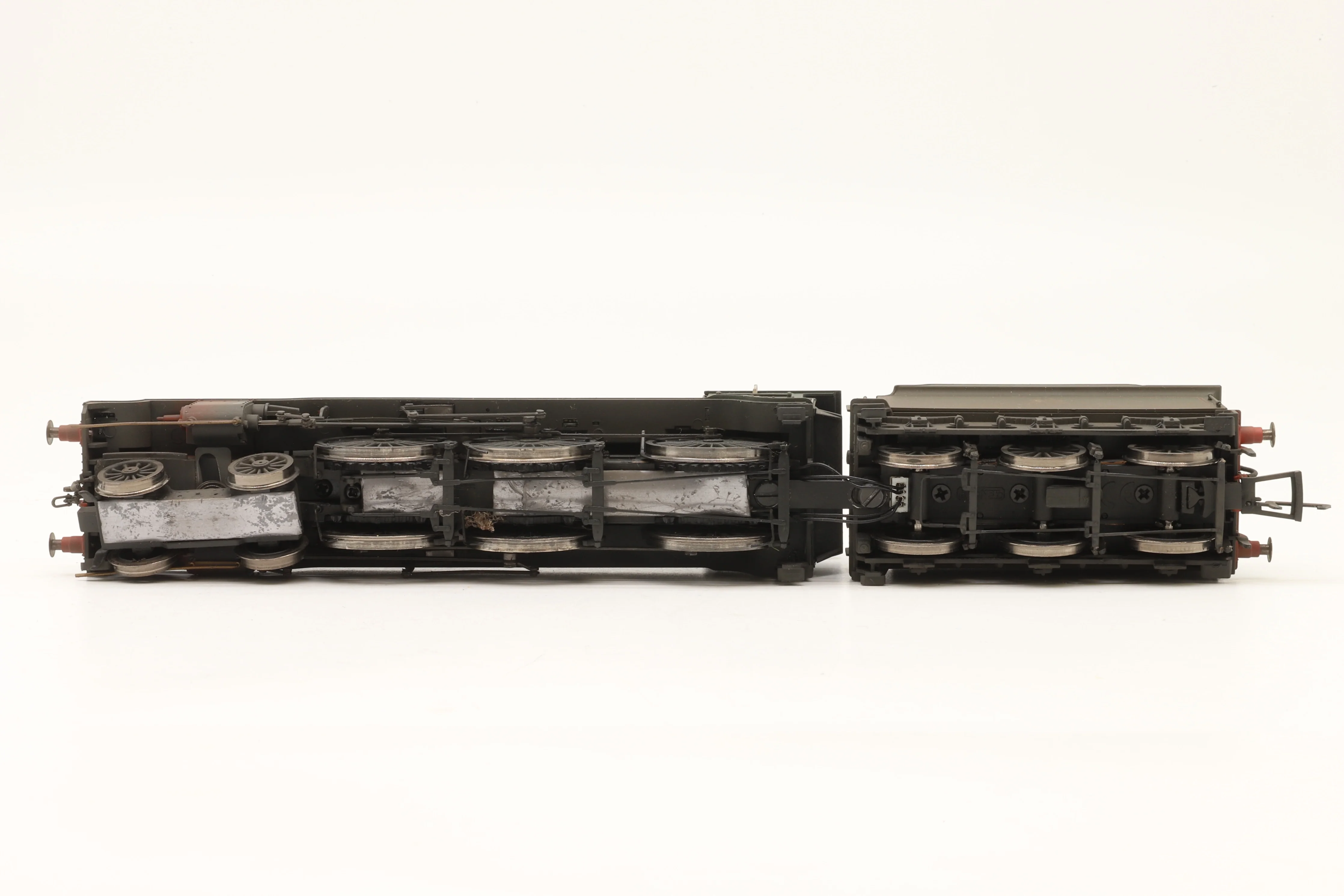 Hornby OO R3318 Class B17/6 '61620' 'Clumber' BR Lined Green E/C Weathered, Renamed & DCC Sound - Image 4